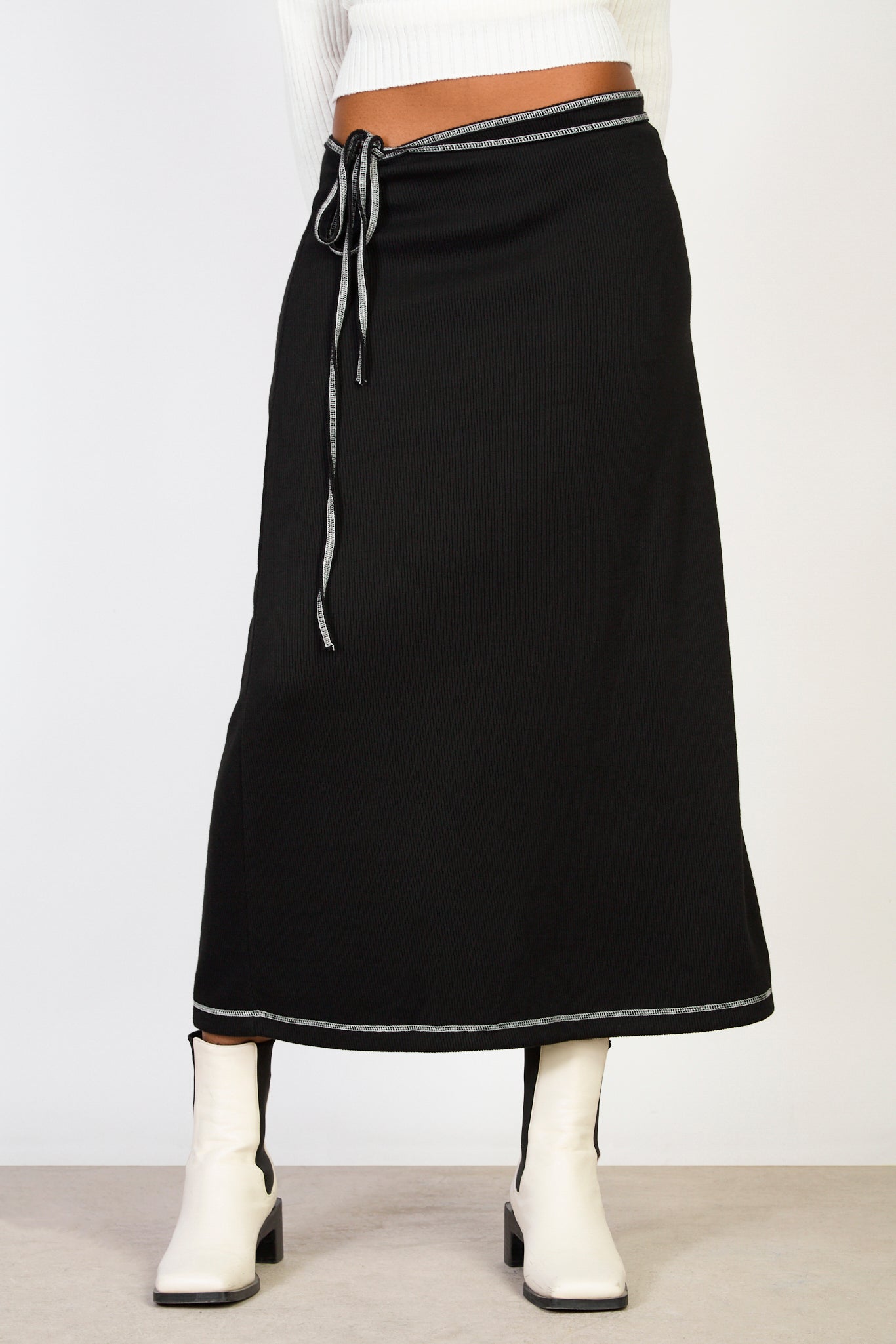 Black jersey and white contrast stitch wrap skirt_1
