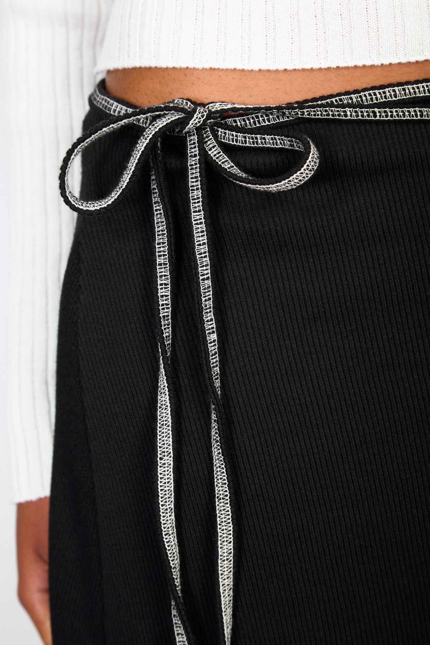 Black jersey and white contrast stitch wrap skirt_3