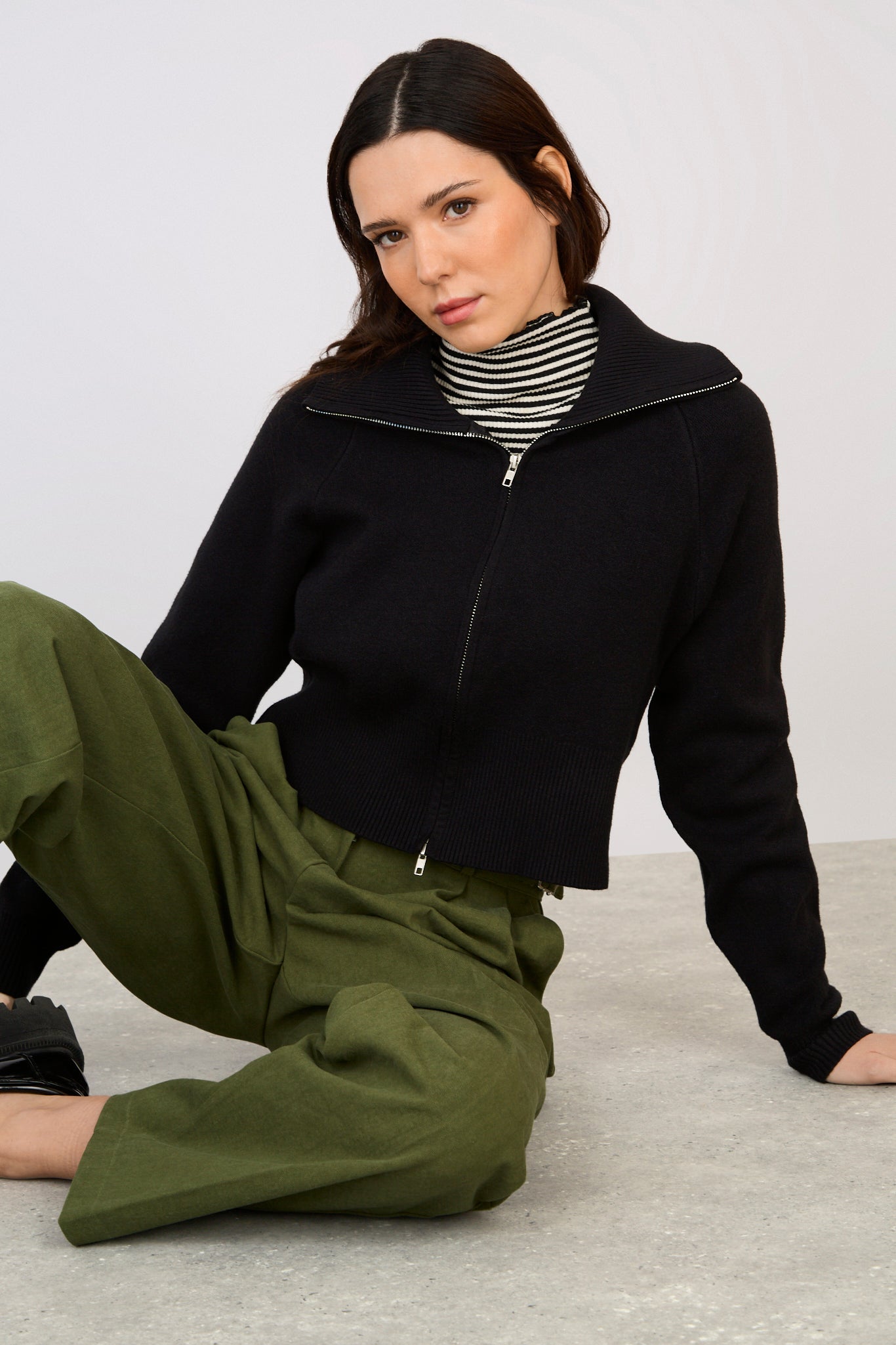 Black large wide collar cardigan_5