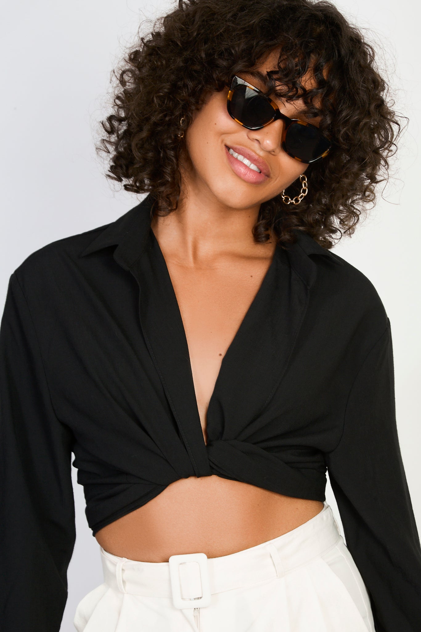 Black linen plunging tie front shirt_3