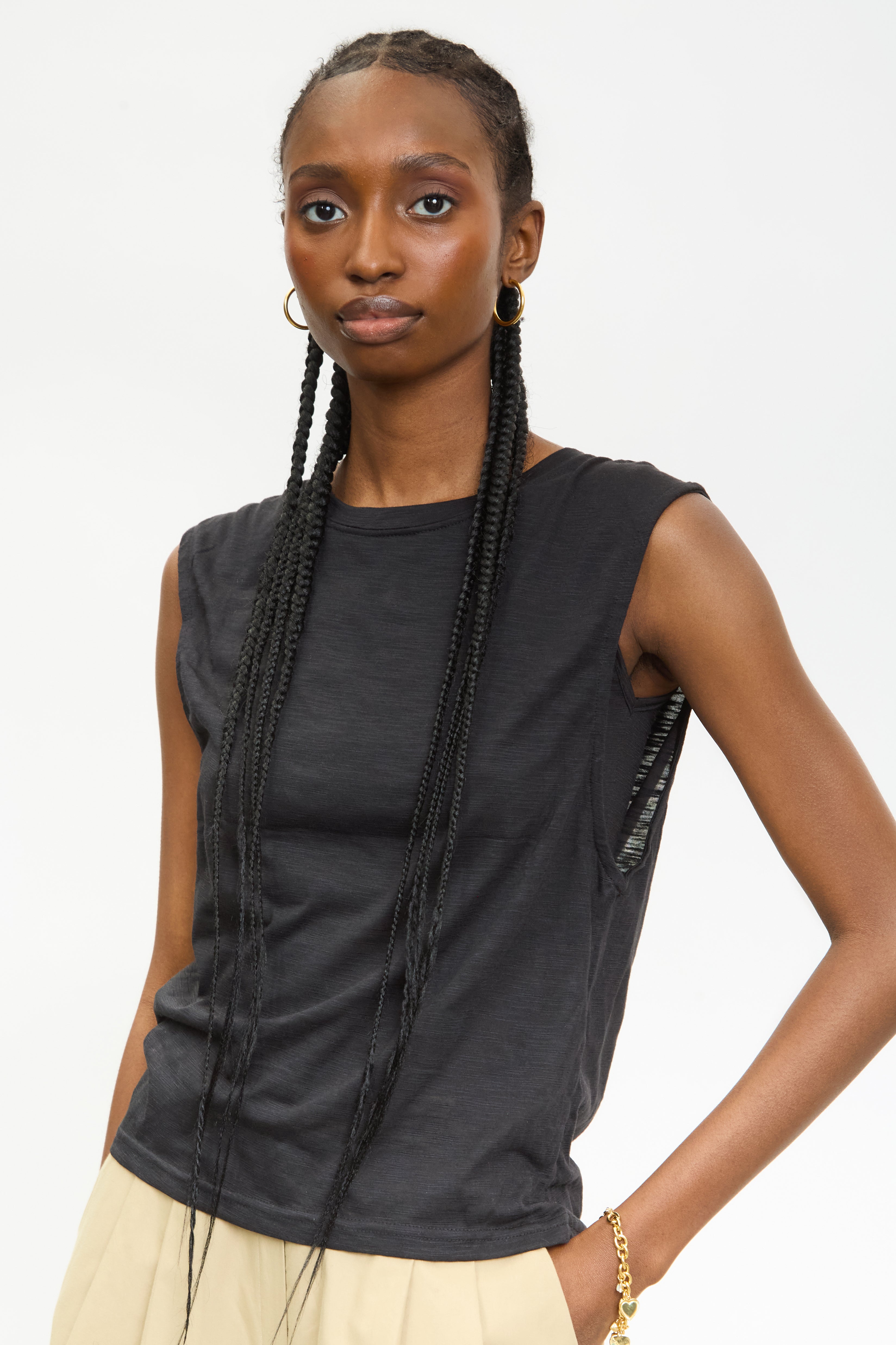 Black muscle tank top_1