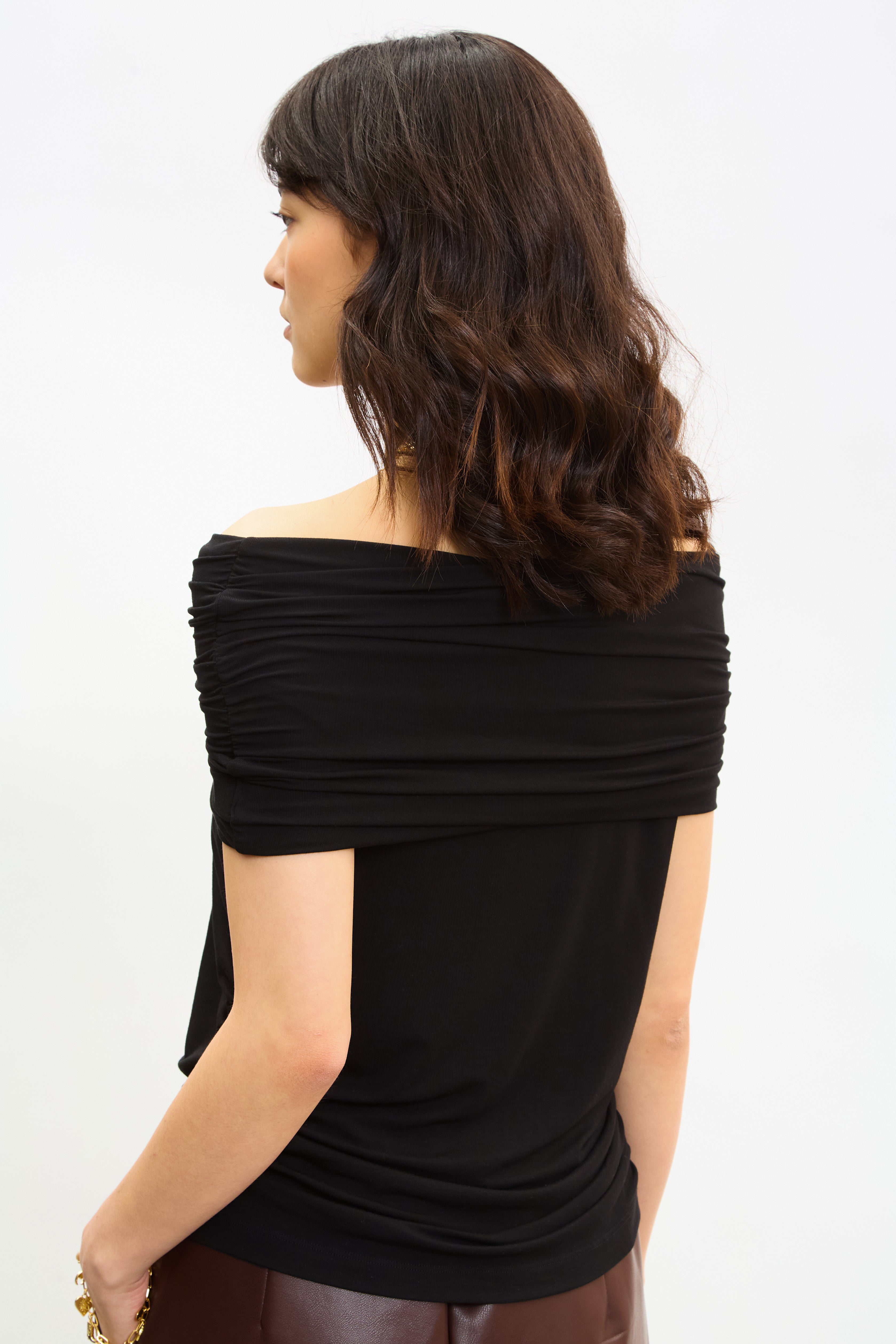 Black off shoulder short sleeved top_2