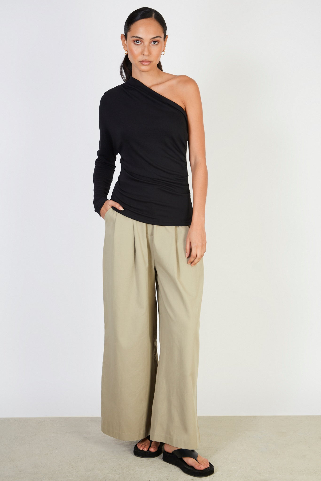 Black one shoulder jersey top_4