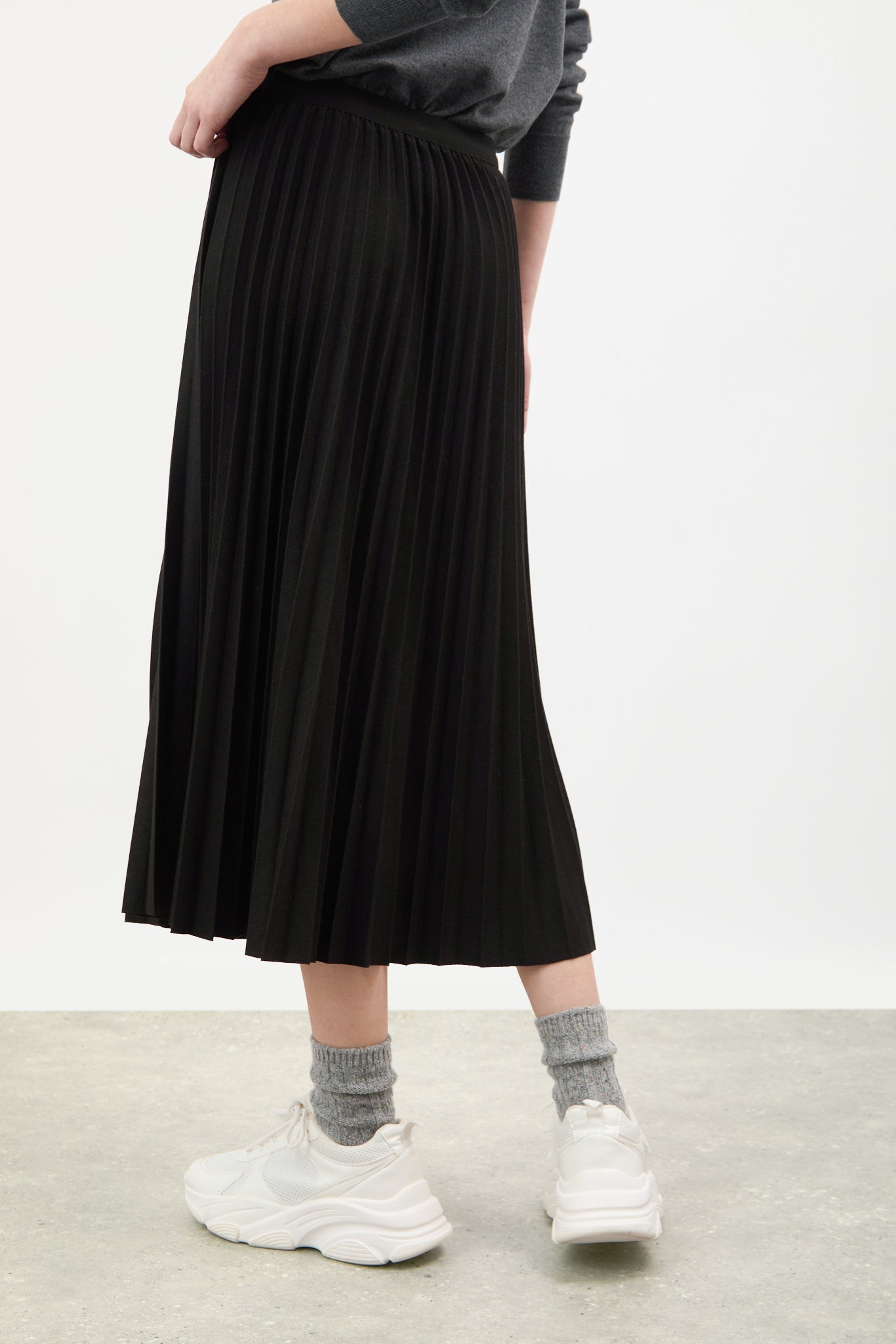 Black pleated midi skirt_2