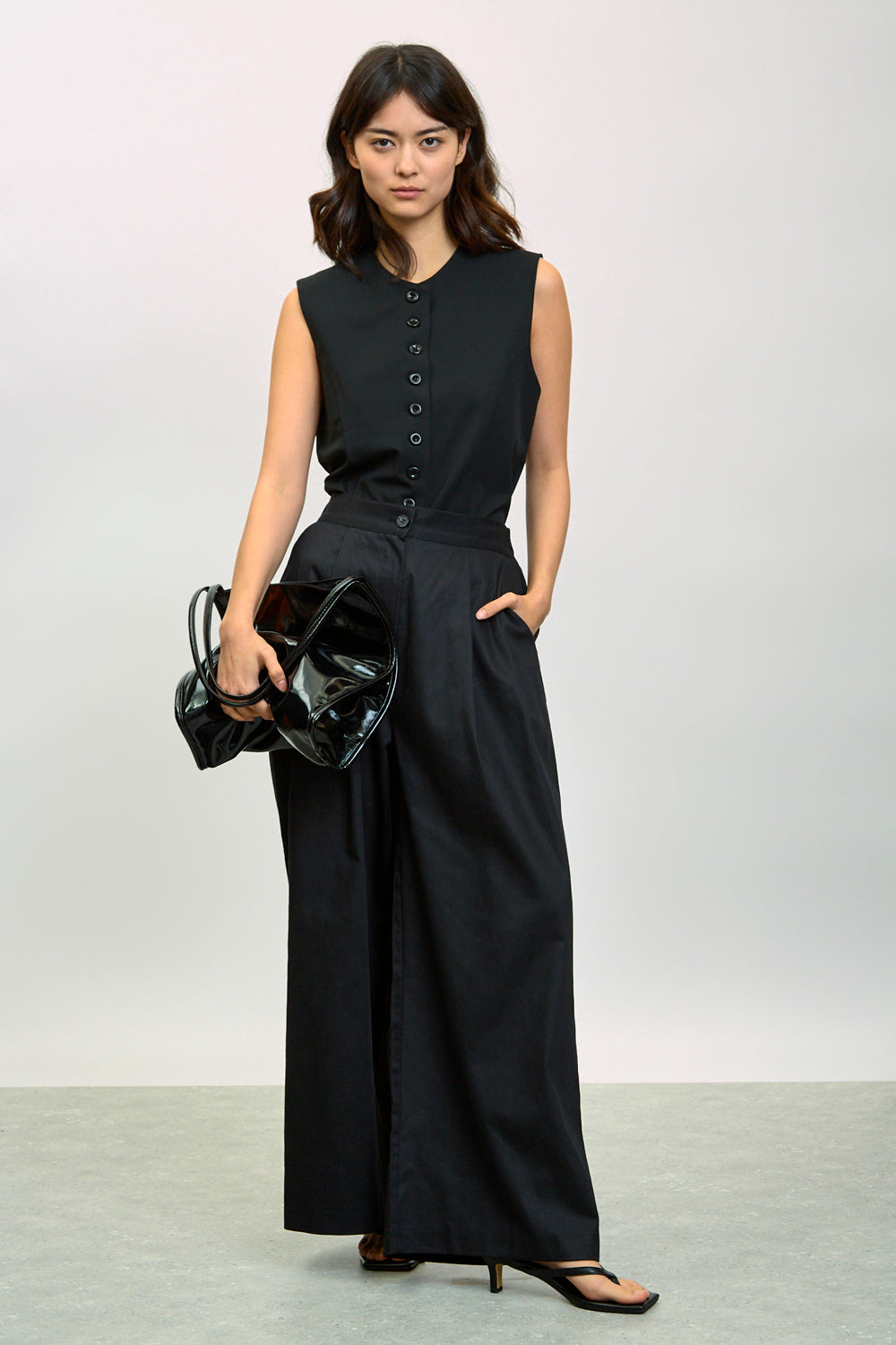 Black pleated wide leg trousers_4