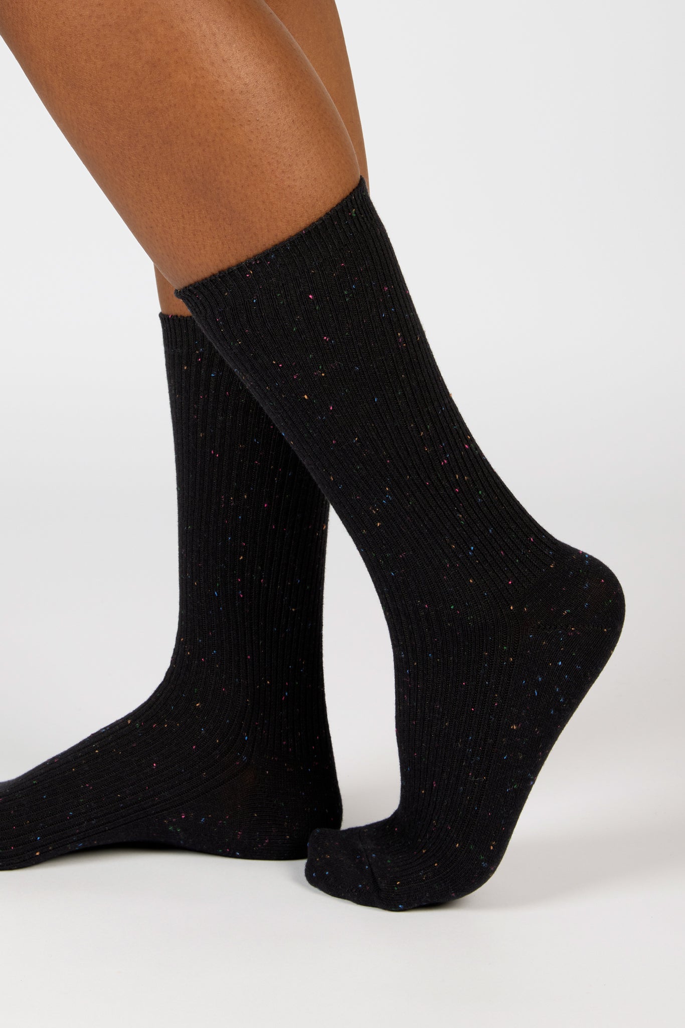 Black rainbow fleck ribbed socks_3