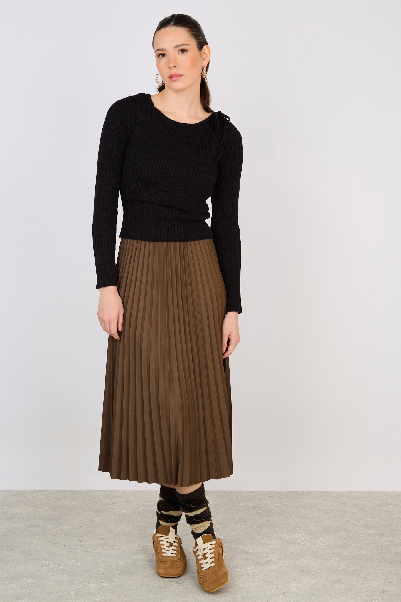 Black ribbed layered shoulder tie knit top_4