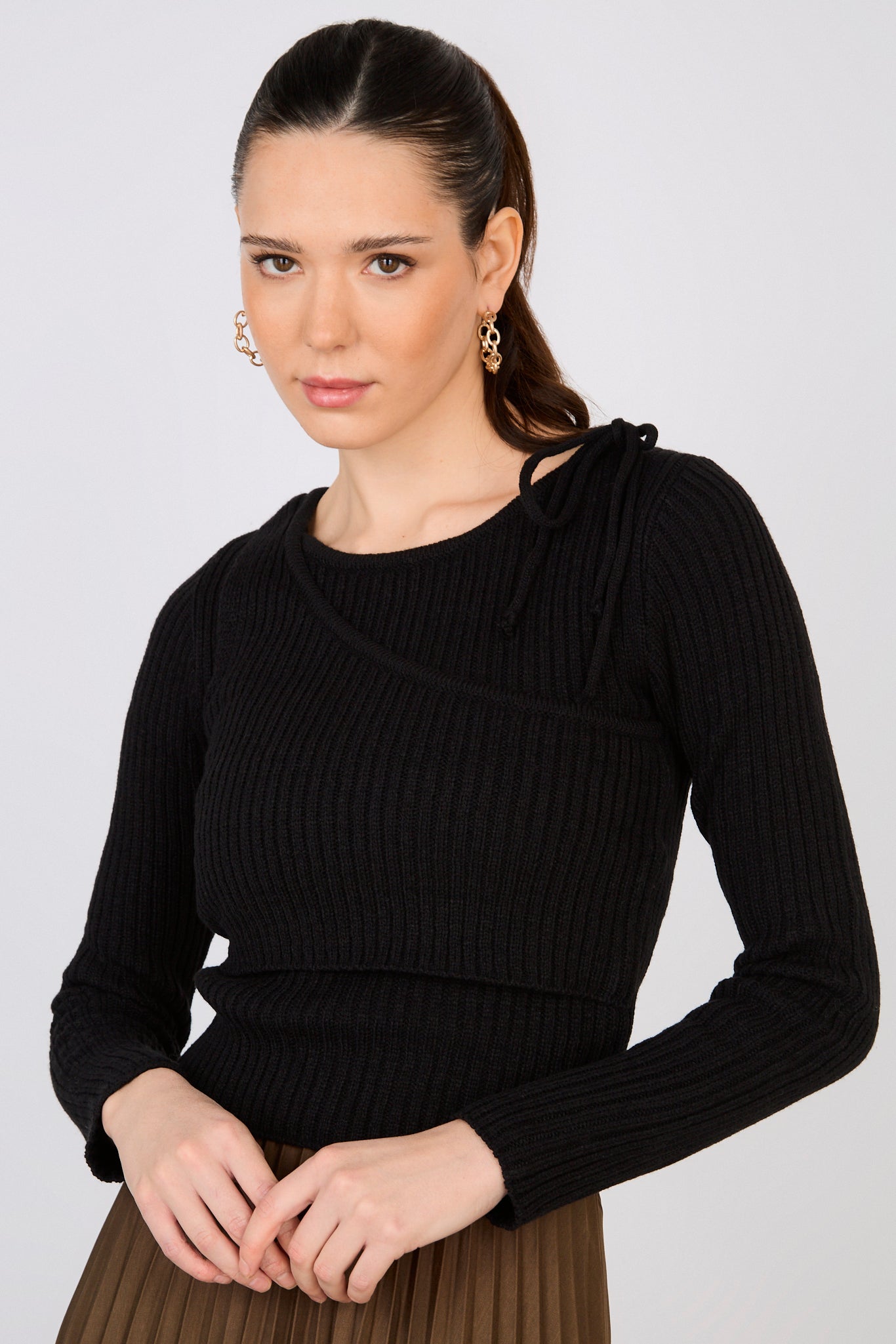 Black ribbed layered shoulder tie knit top_1