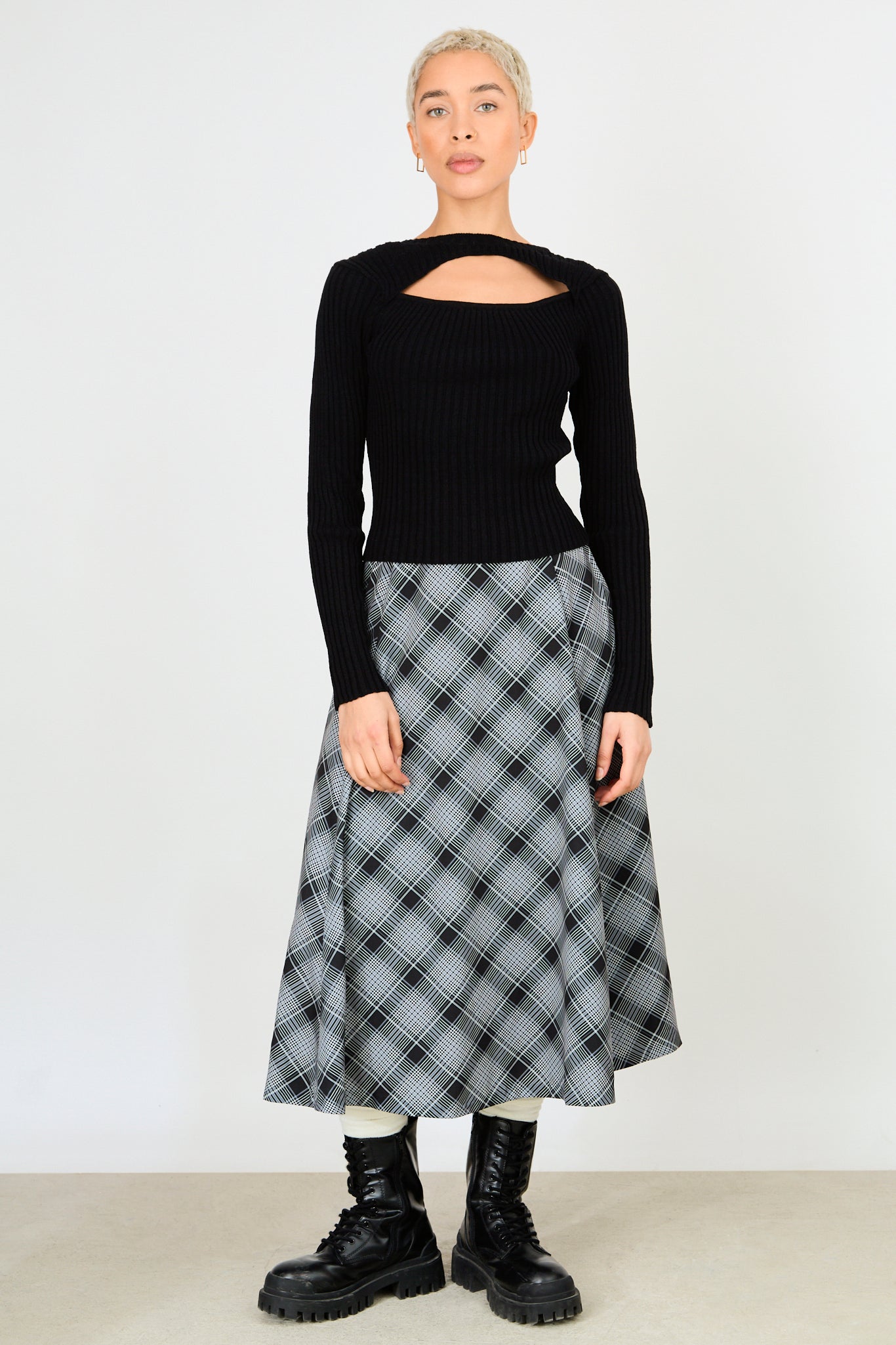 Black ribbed peek front knit top_4