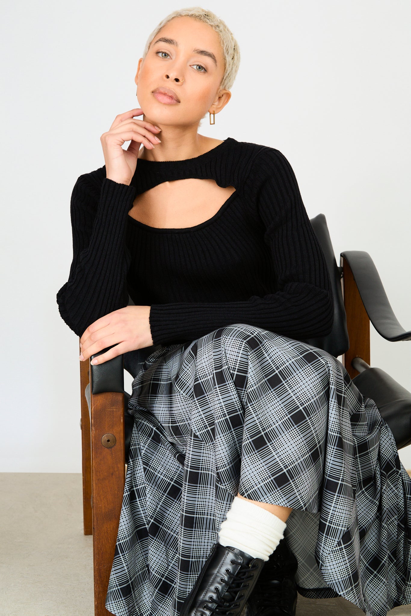 Black ribbed peek front knit top_5