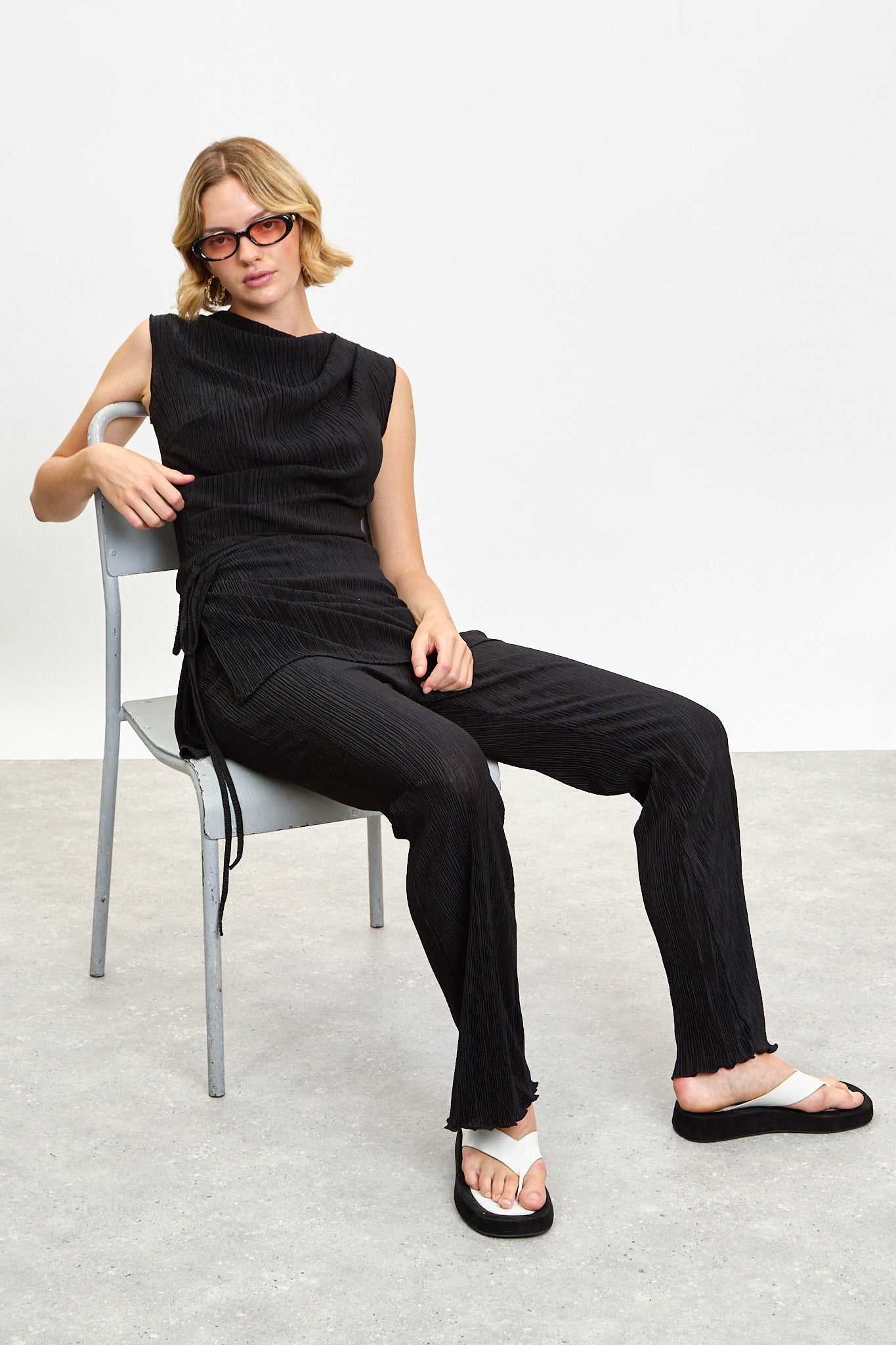 Black ribbed skirt trousers_5