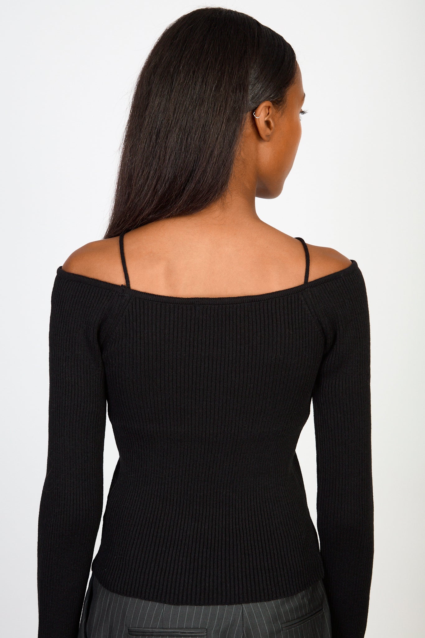 Black ribbed slim strap detail knit top_2