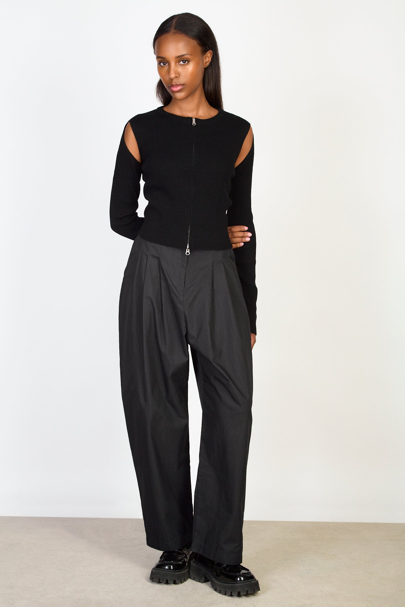 Black round neck double zip double slit cardigan_4