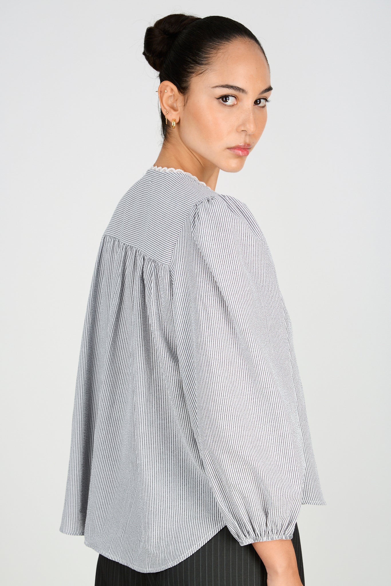 Black seersucker lace trim pearl button blouse_2