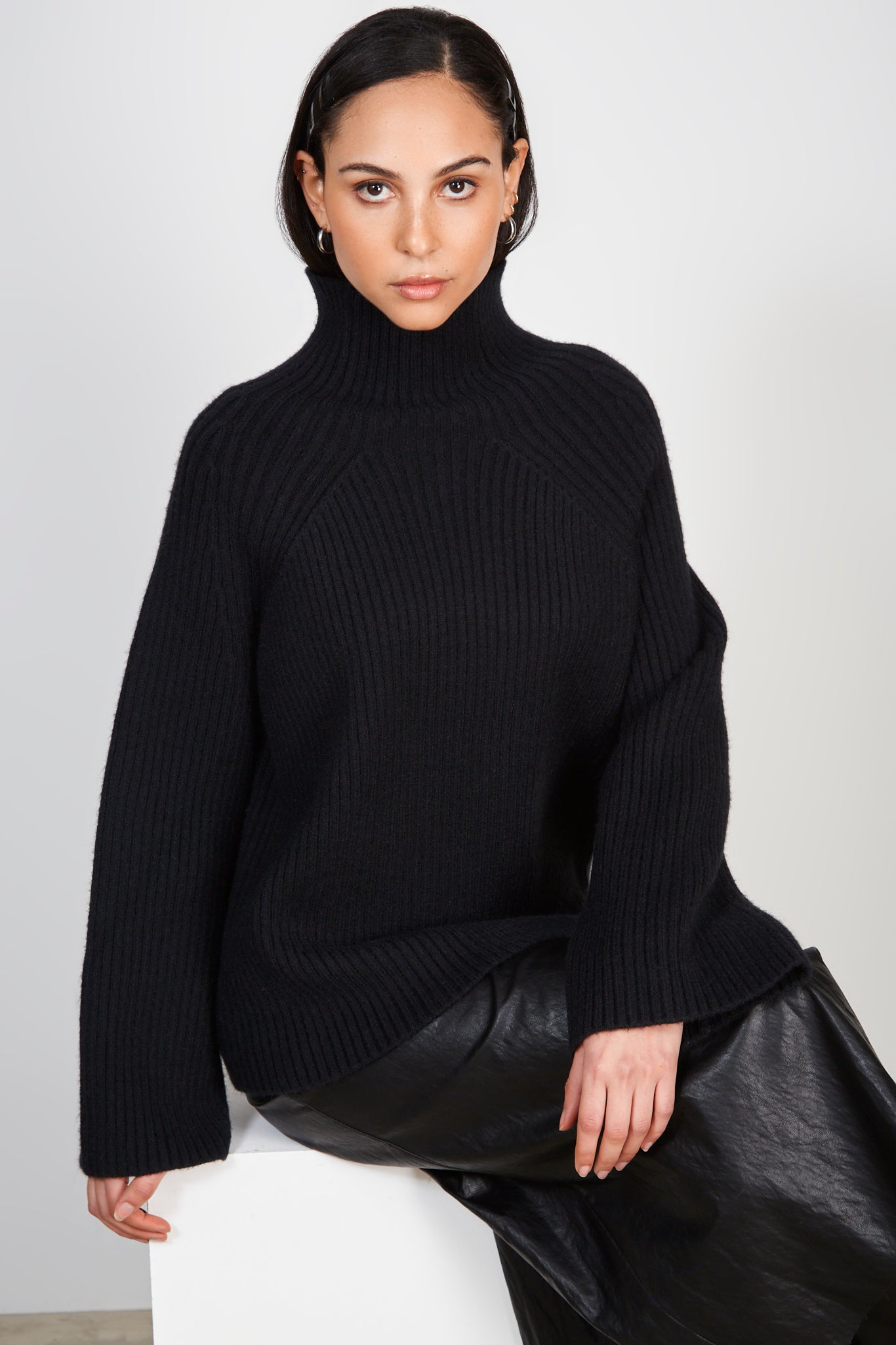 Black shaped thick rib turtleneck jumper_5