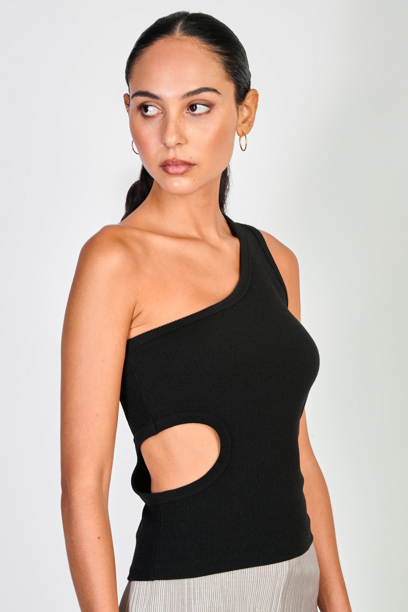 Black side peek one shoulder tank_1