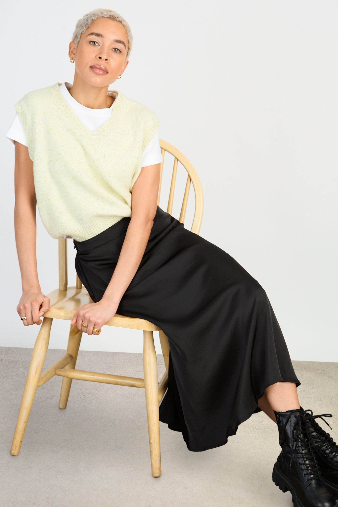 Black silky pencil skirt_5