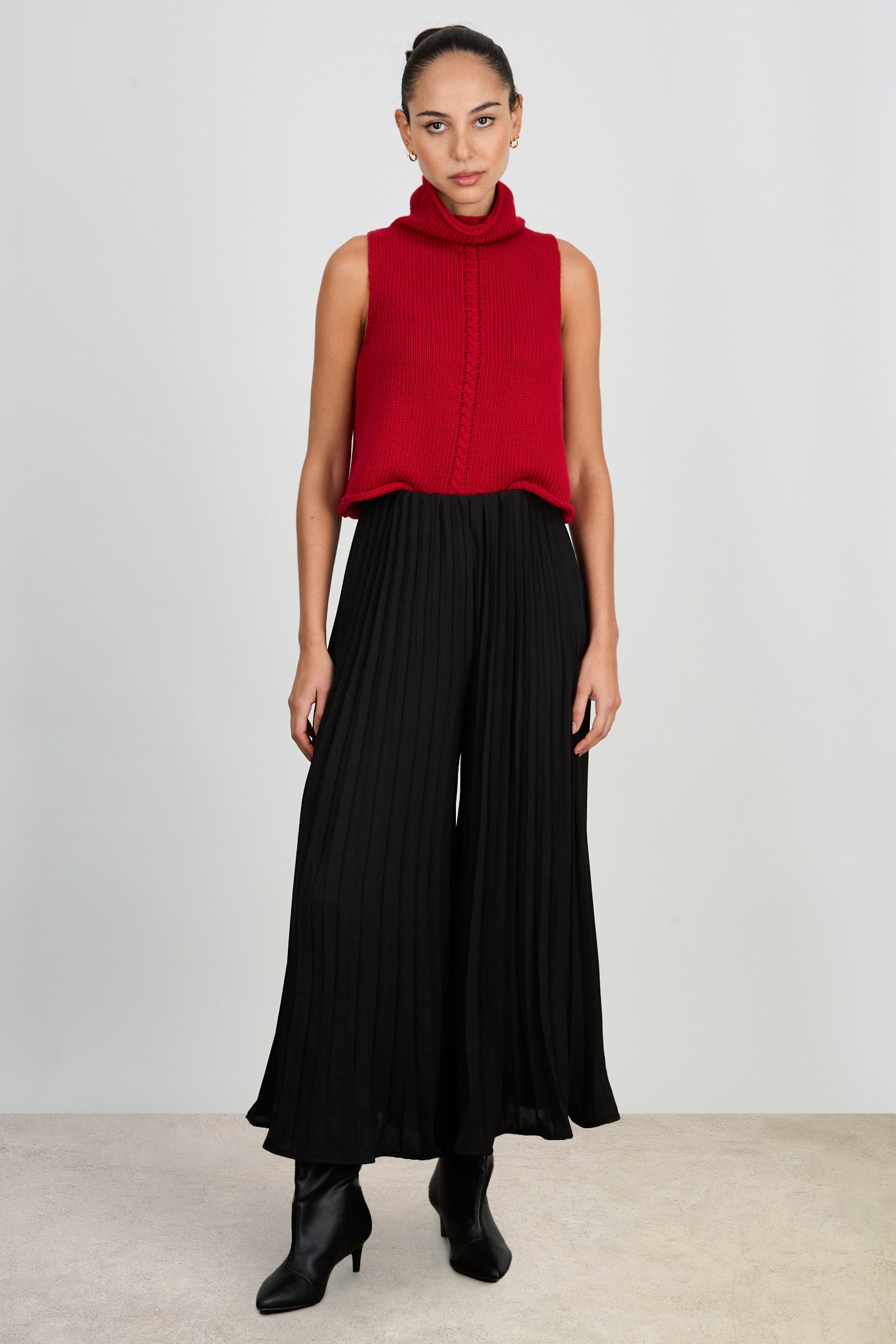 Black silky pleated smooth waist trousers_4