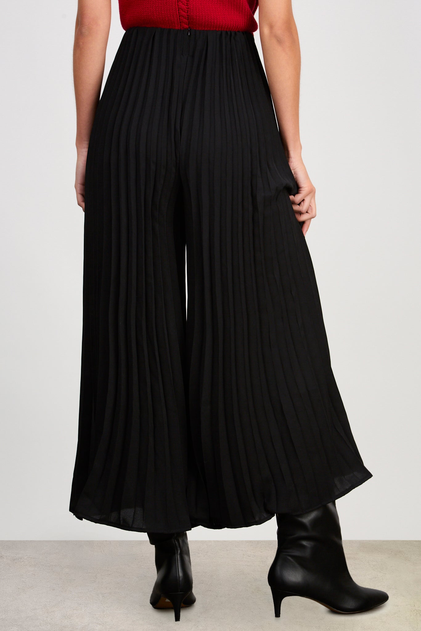 Black silky pleated smooth waist trousers_2