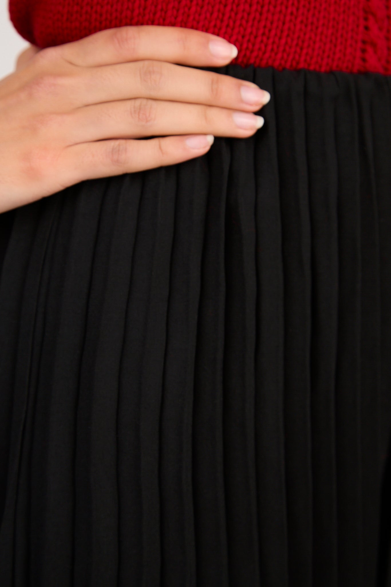 Black silky pleated smooth waist trousers_3