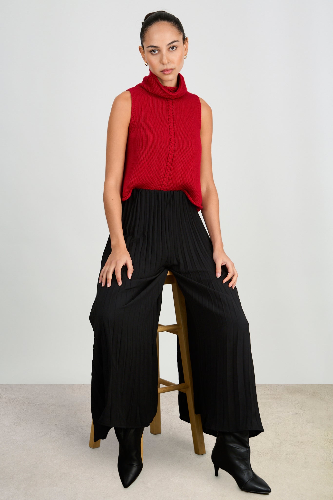 Black silky pleated smooth waist trousers_5