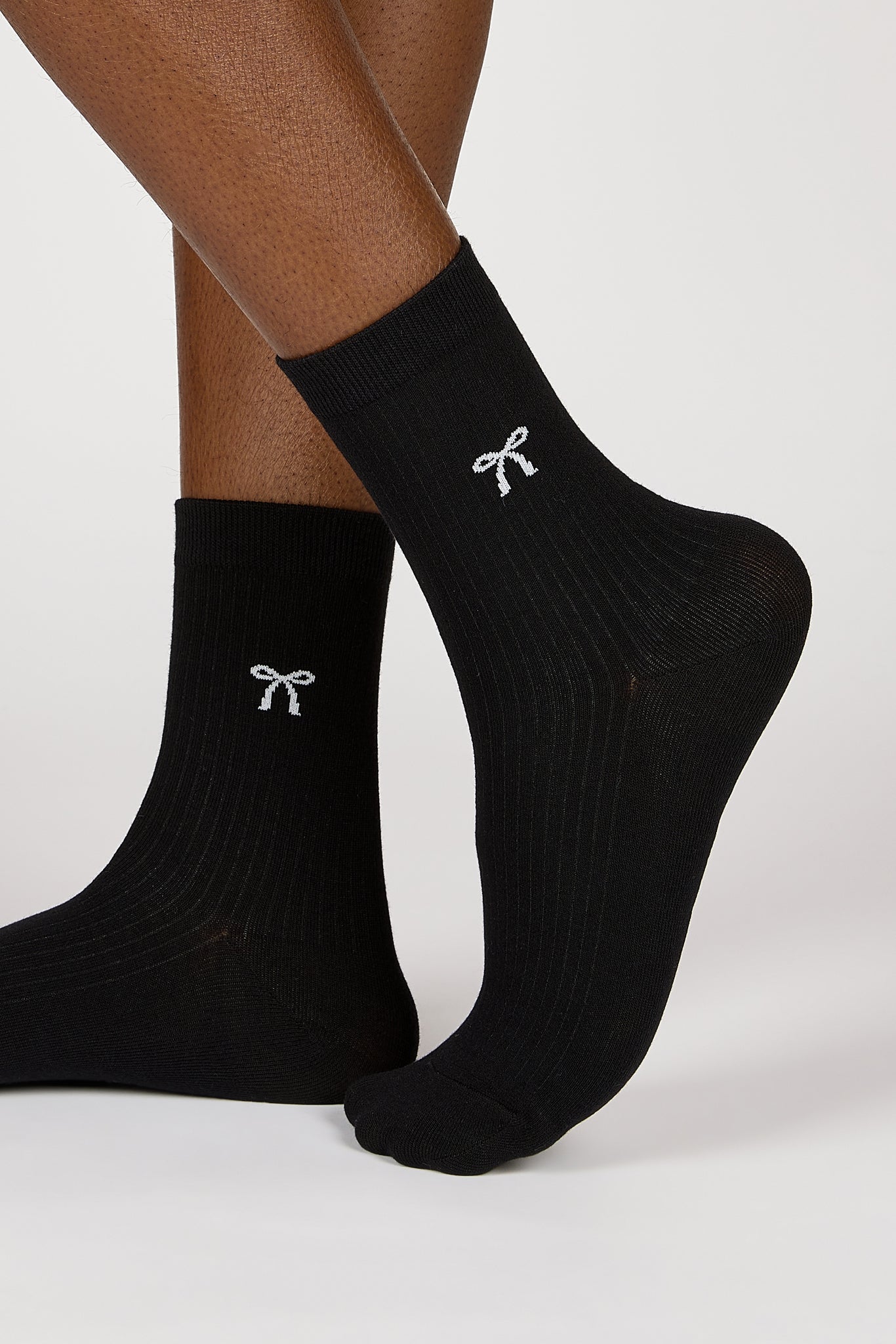 Black single white ribbon ribbed socks_1