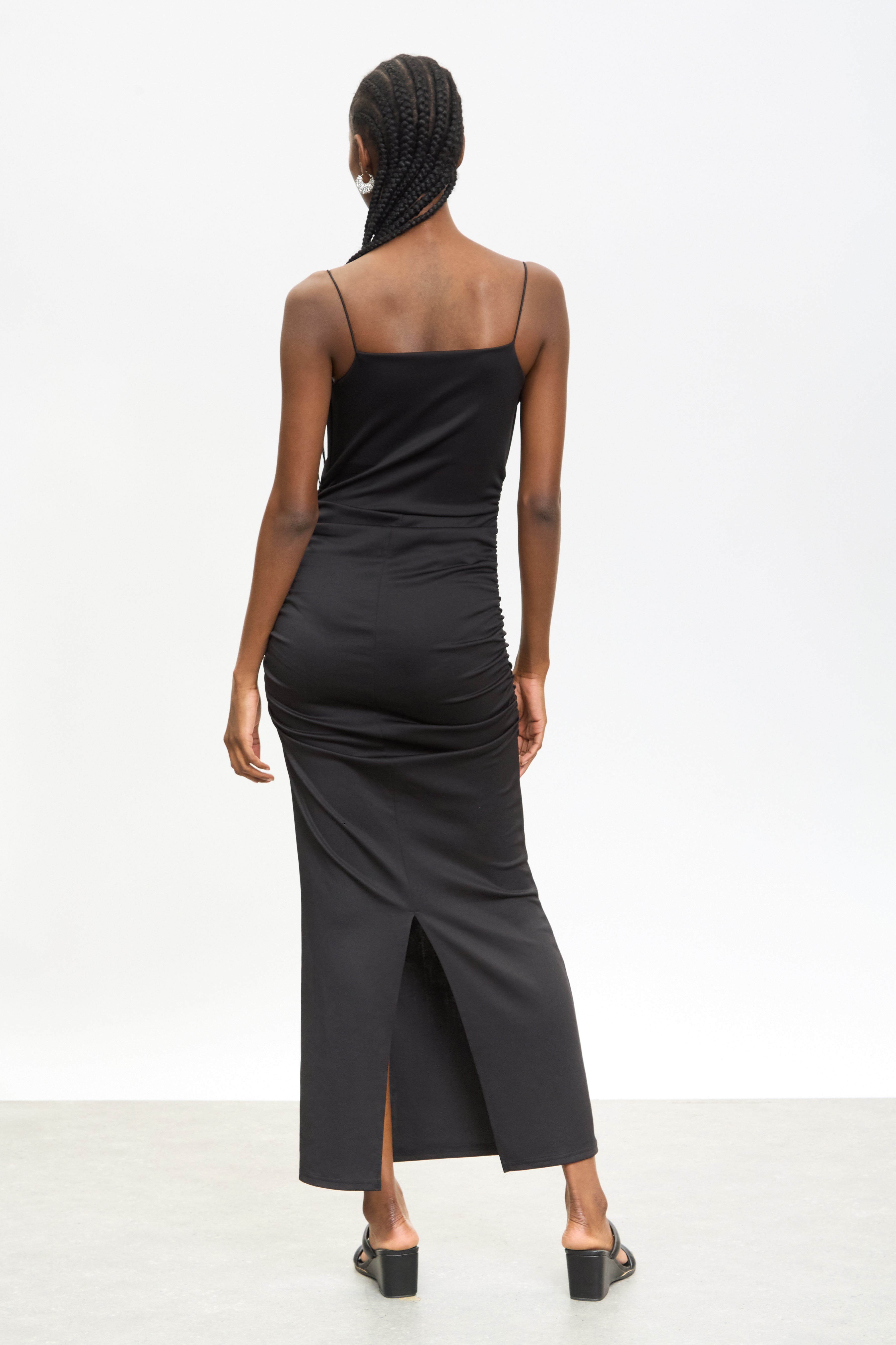 Black slim strap ruched bodice dress_2