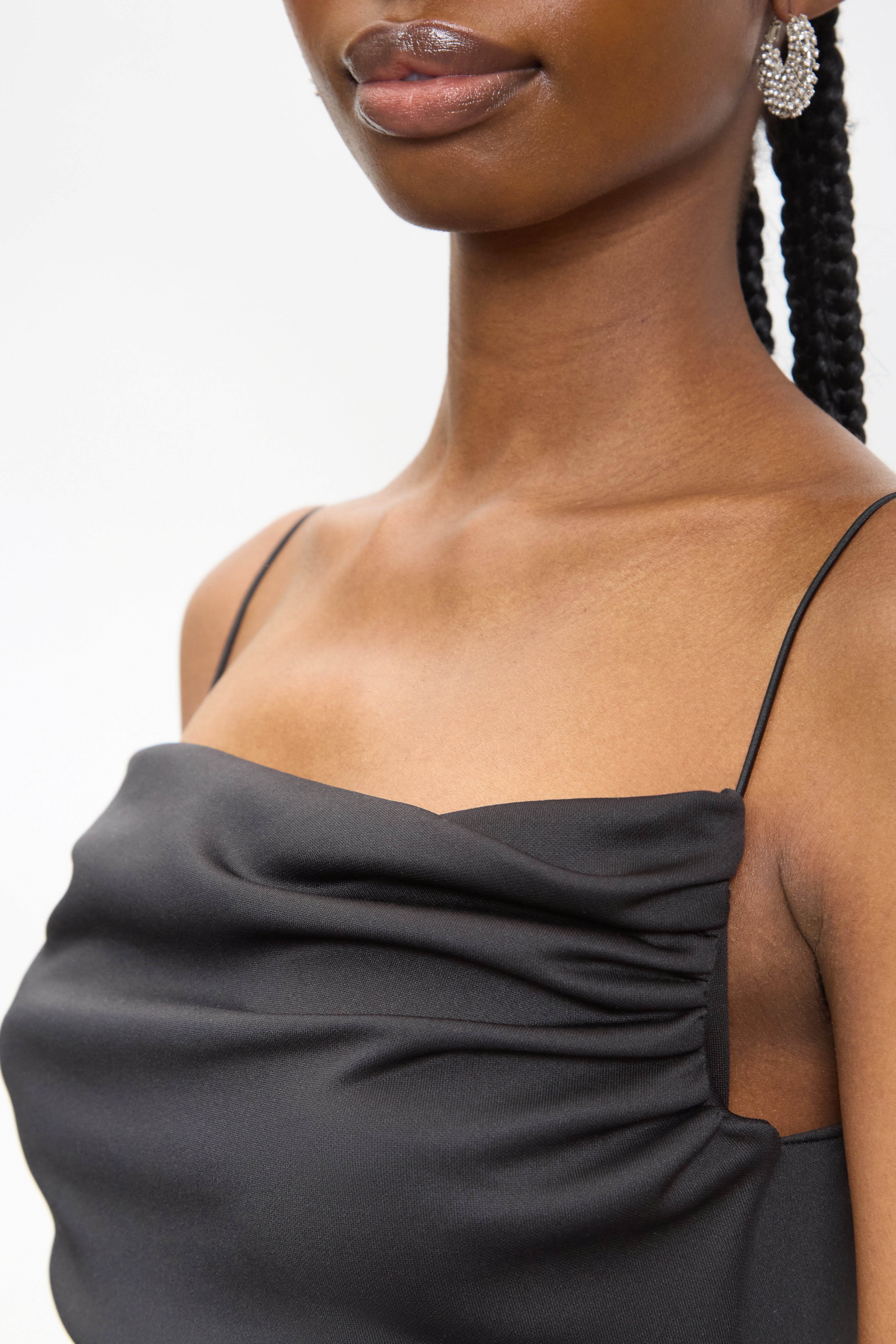 Black slim strap ruched bodice dress_4