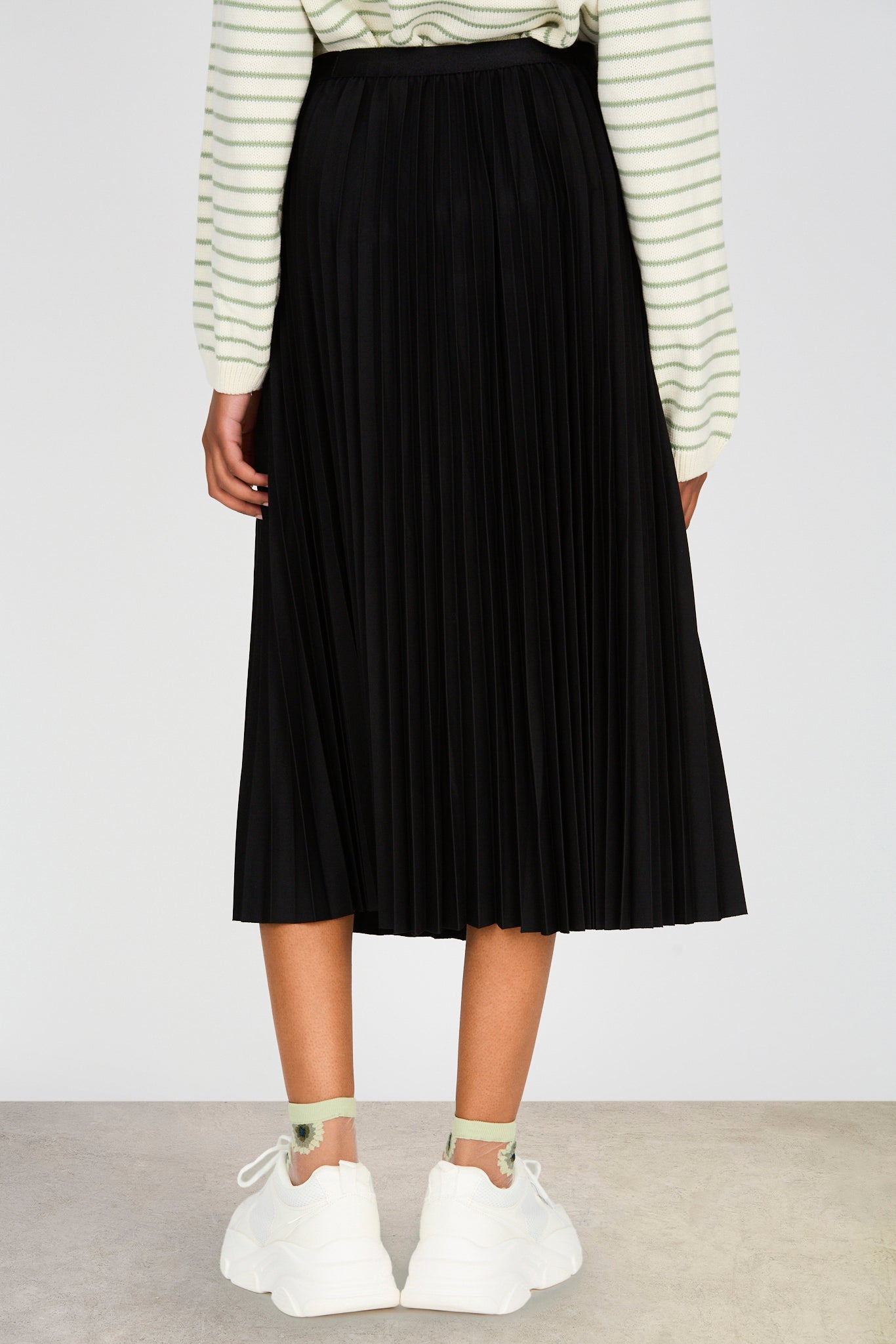 Black slinky pleated skirt_2