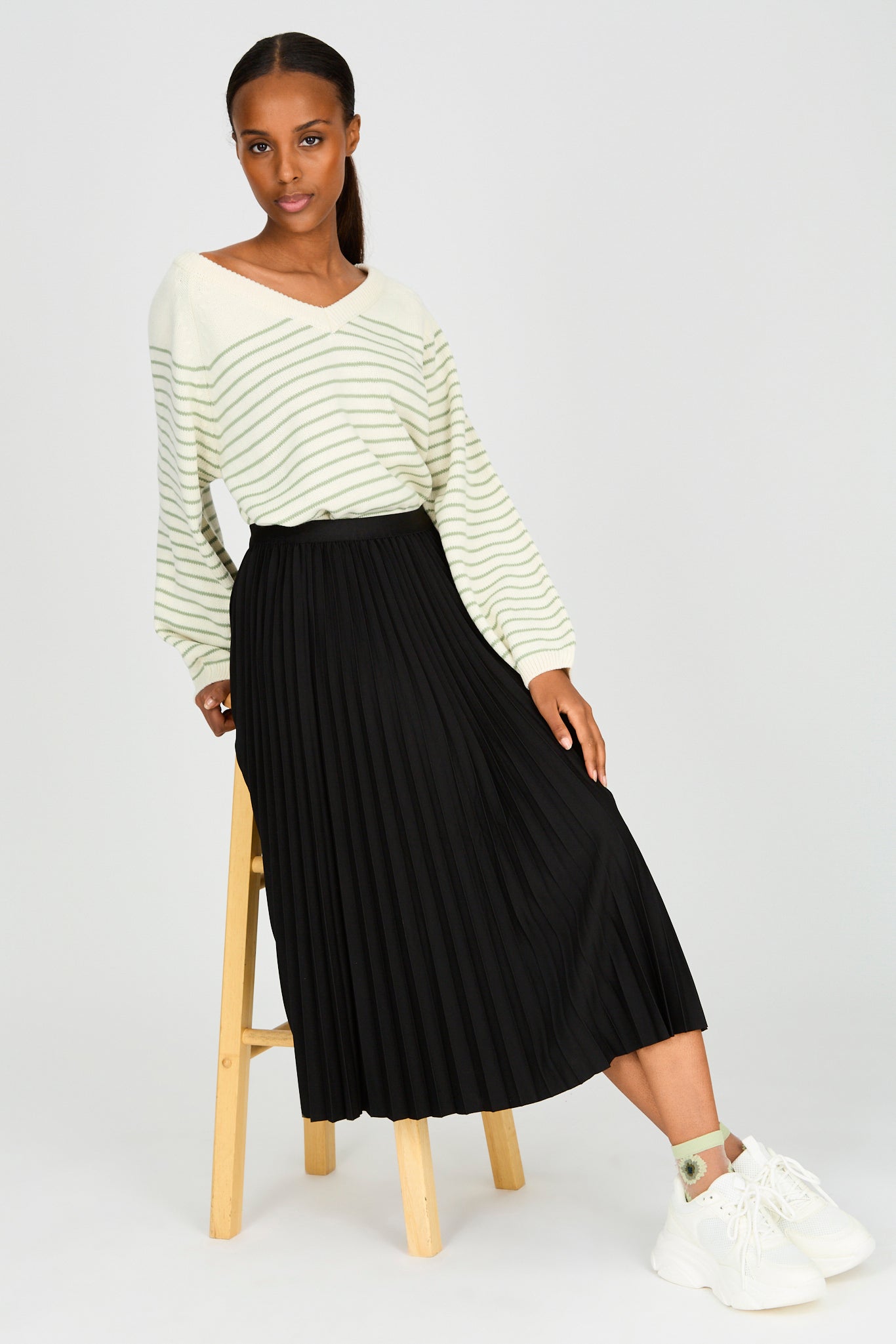 Black slinky pleated skirt_5