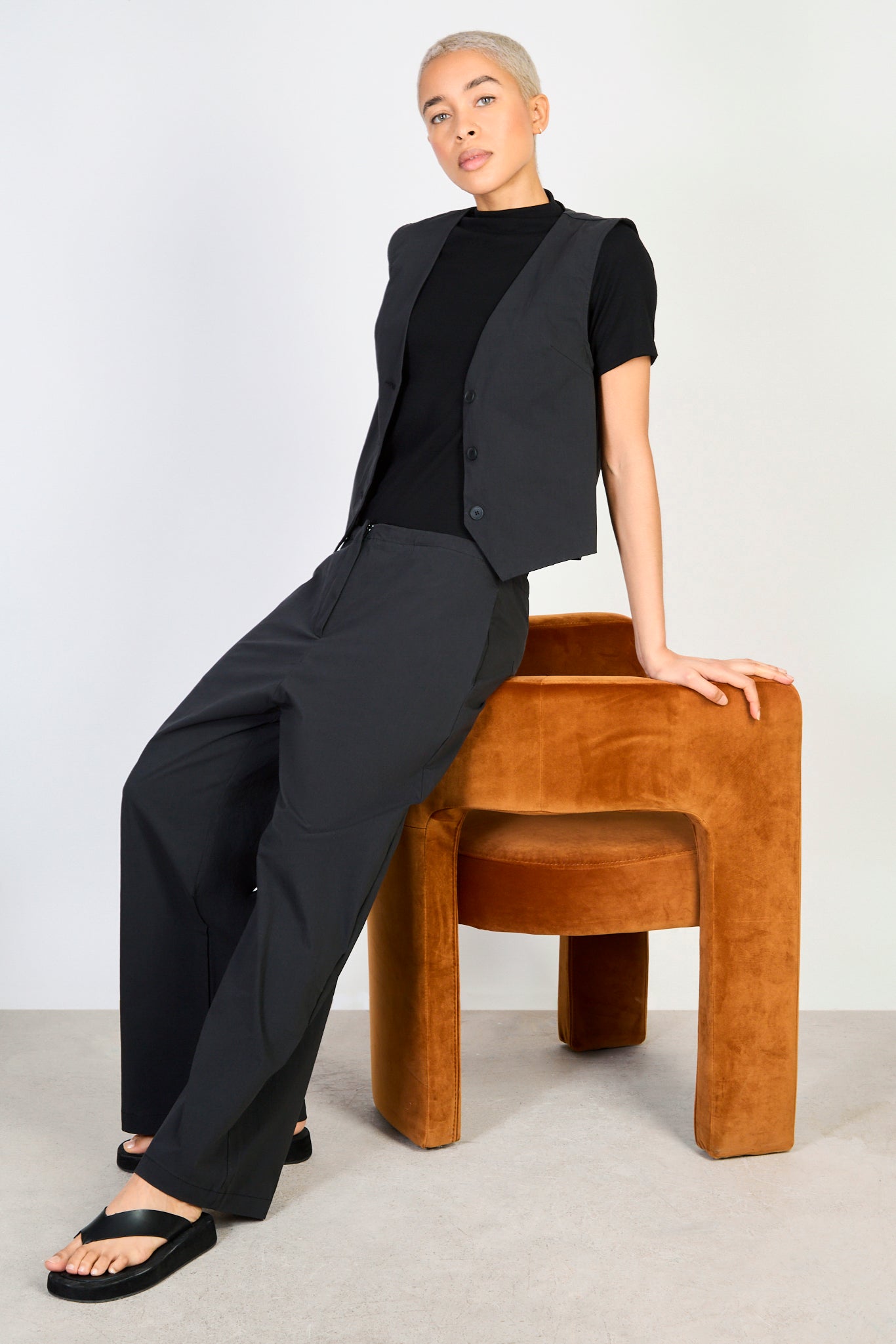 Black tailored tie waist trousers_5