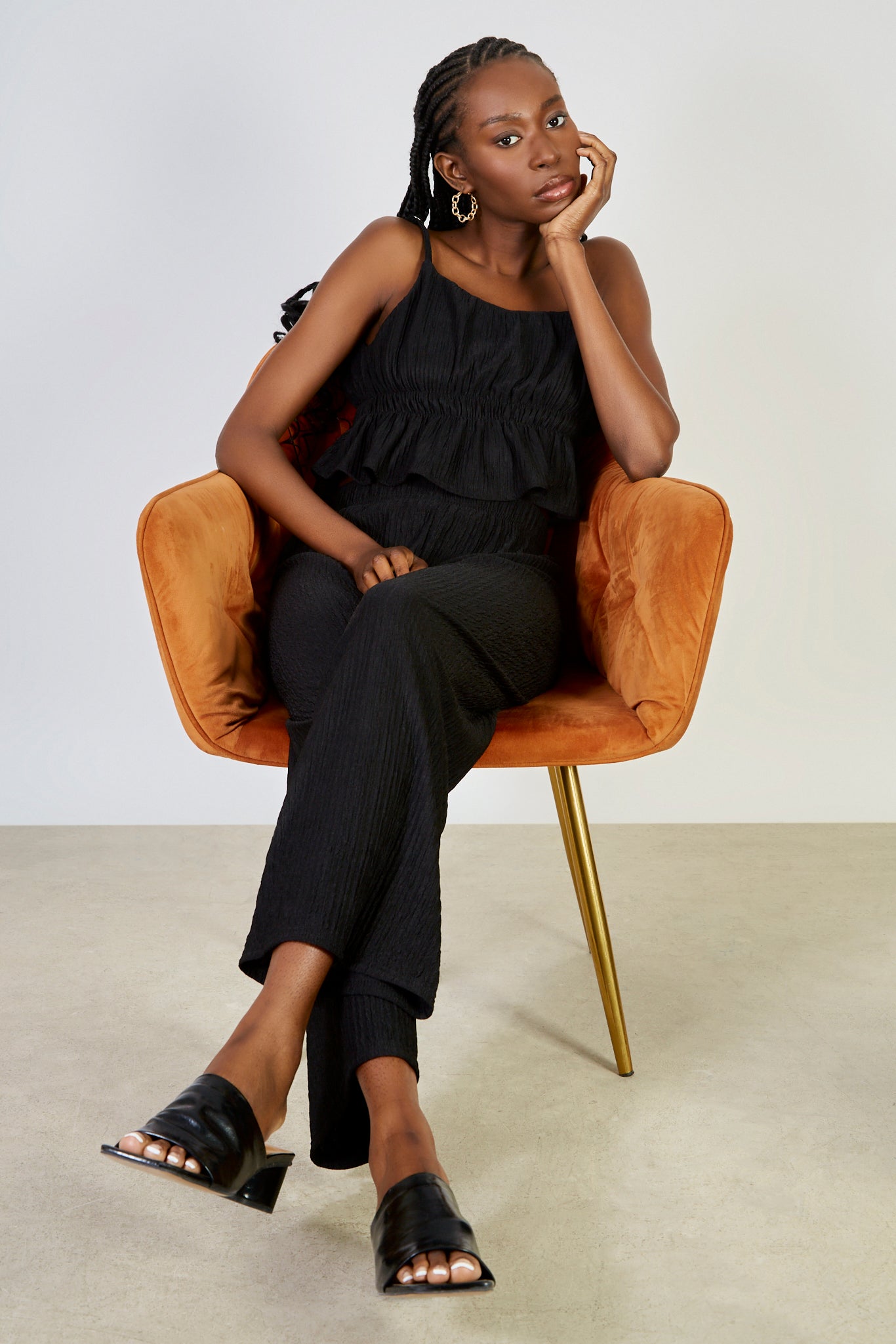 Black textured crinkle trousers_5