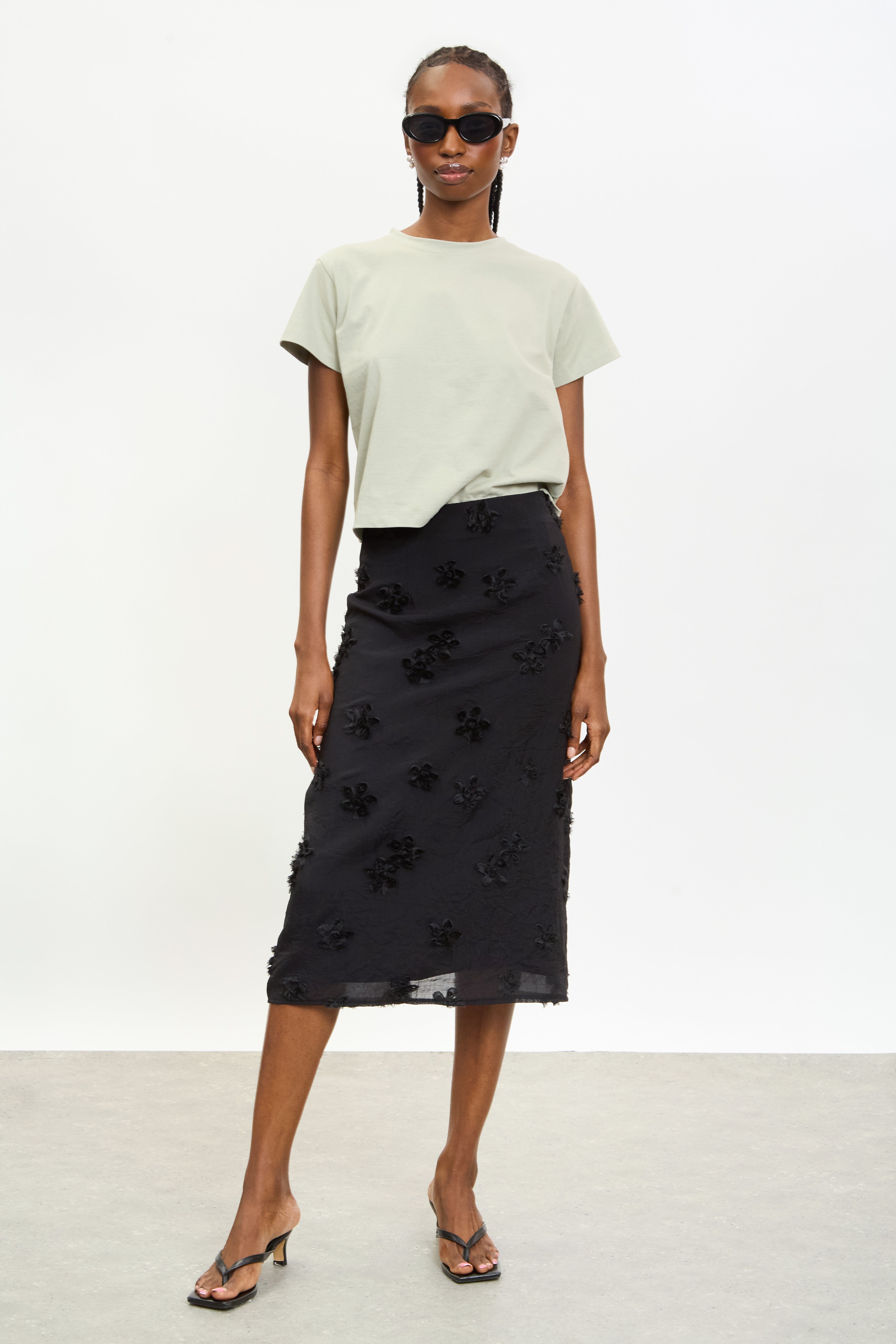 Black textured floral skirt_4