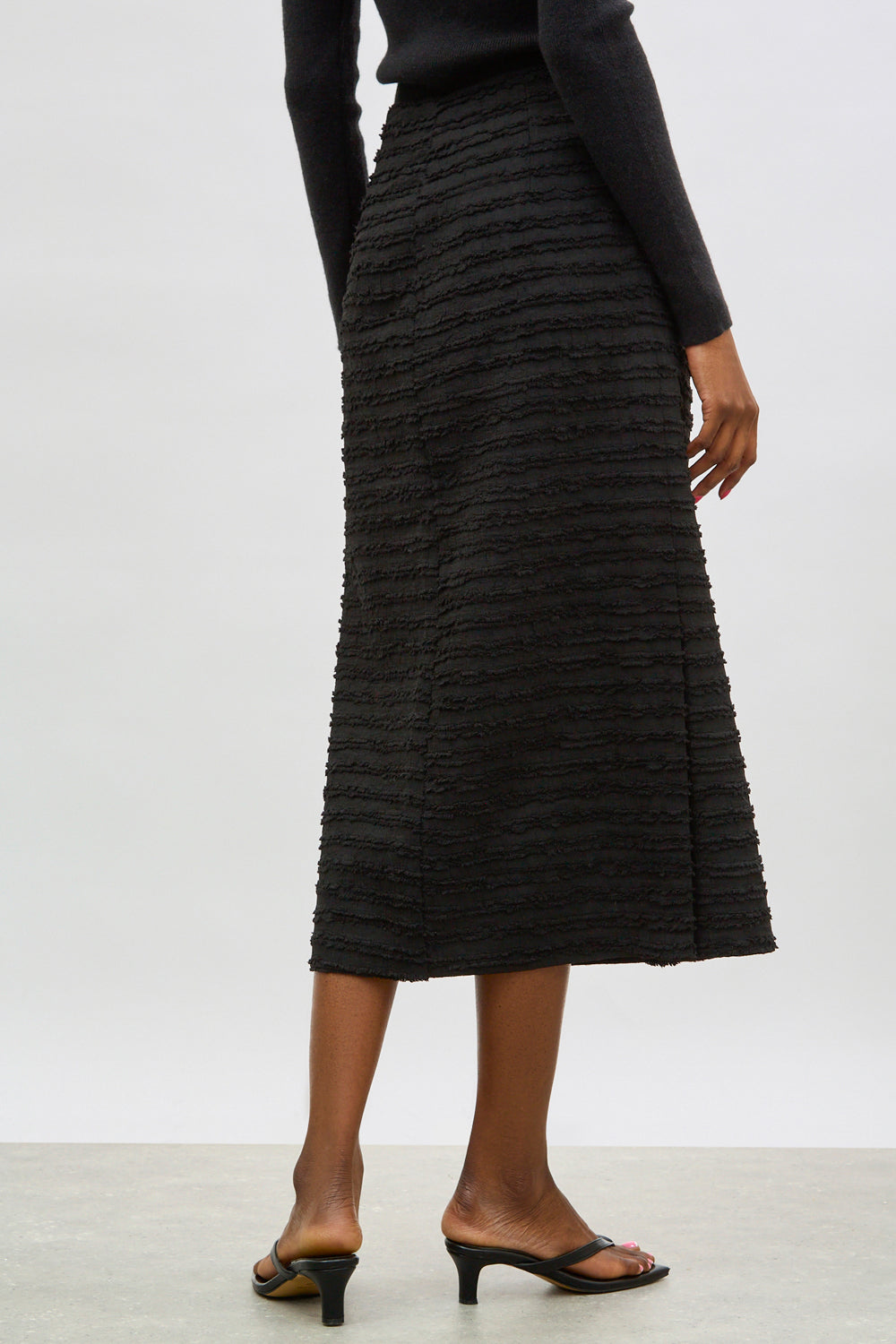 Black textured horizontal ruffle skirt_2