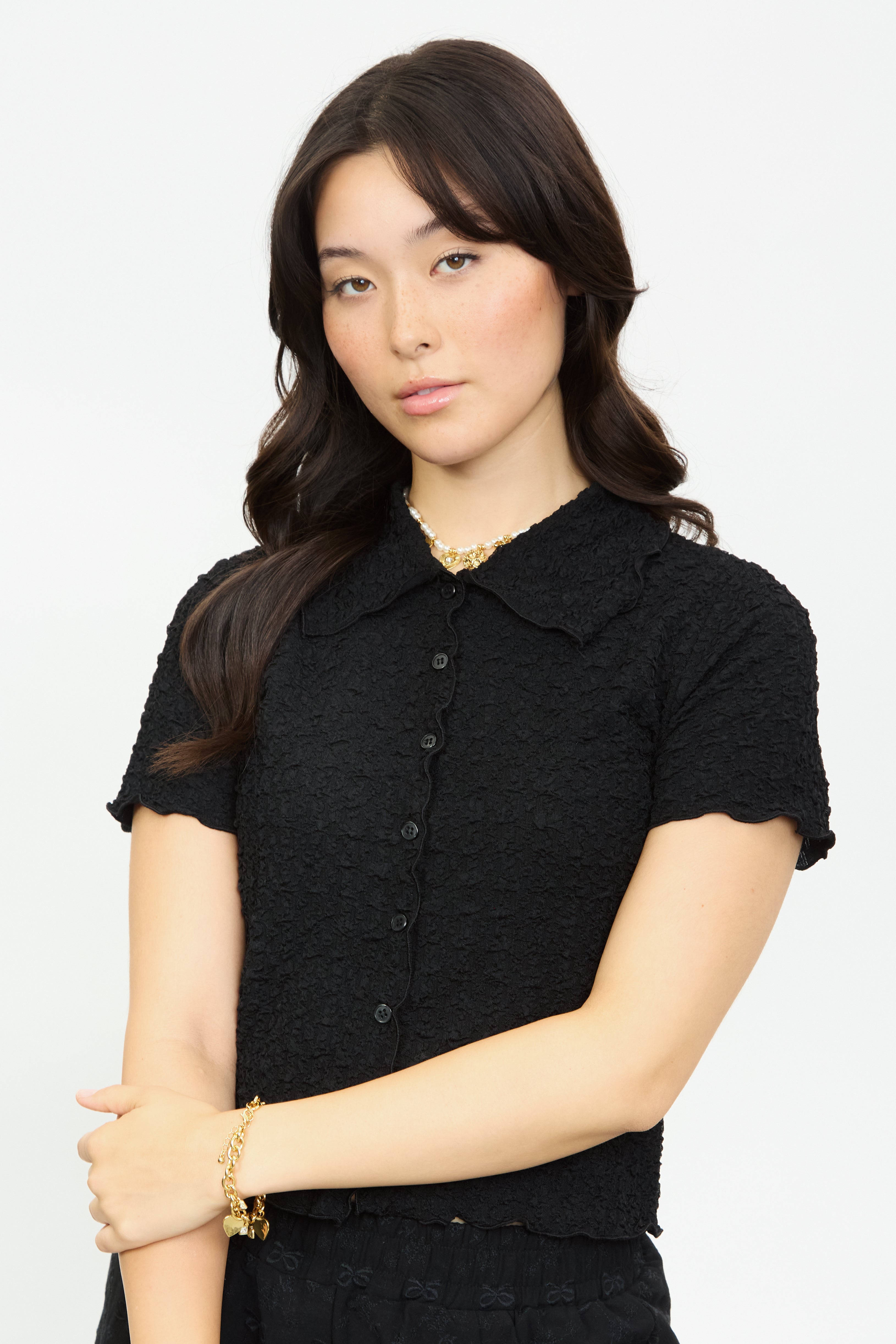 Black textured lettuce trim short sleeve shirt_1