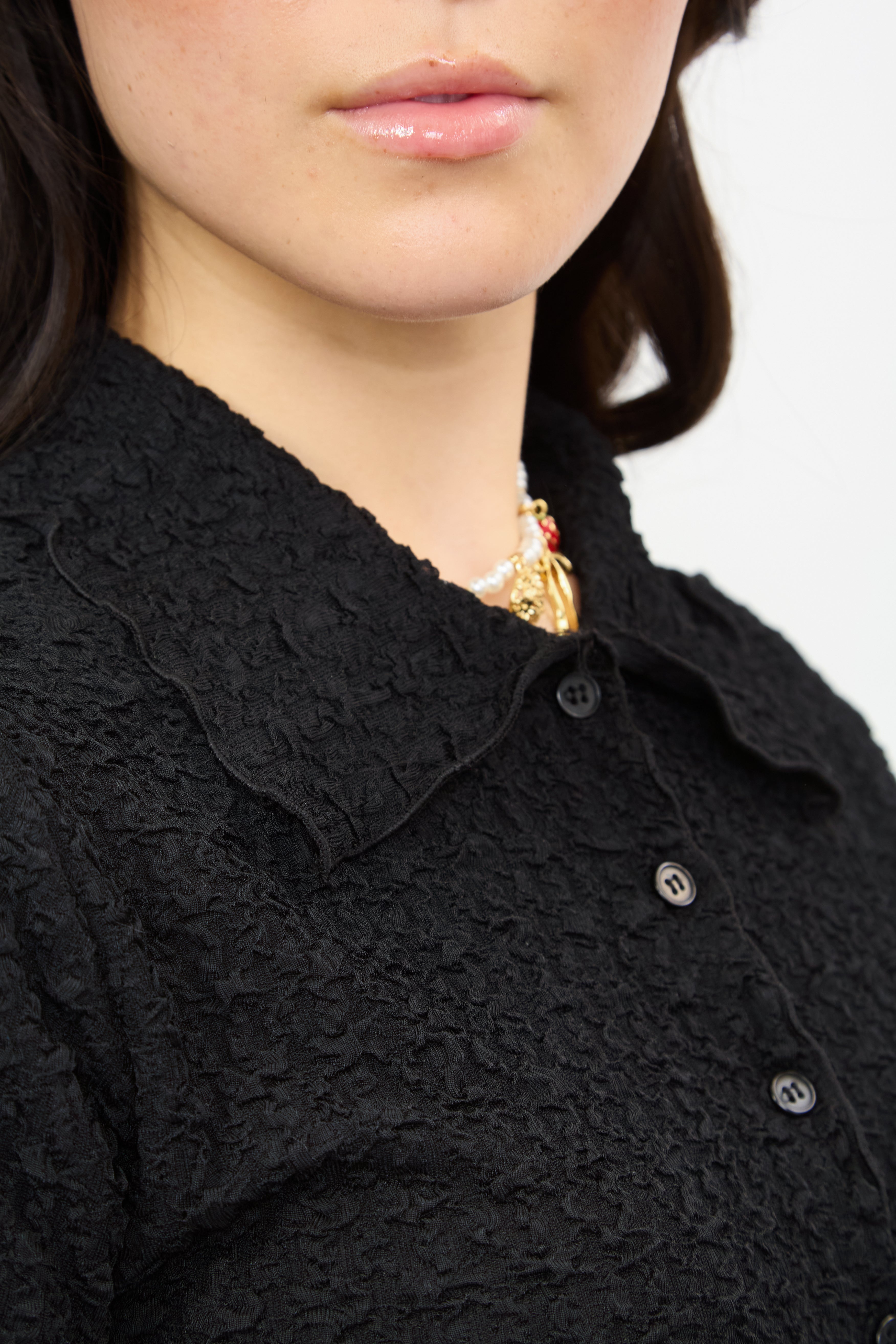 Black textured lettuce trim short sleeve shirt_3