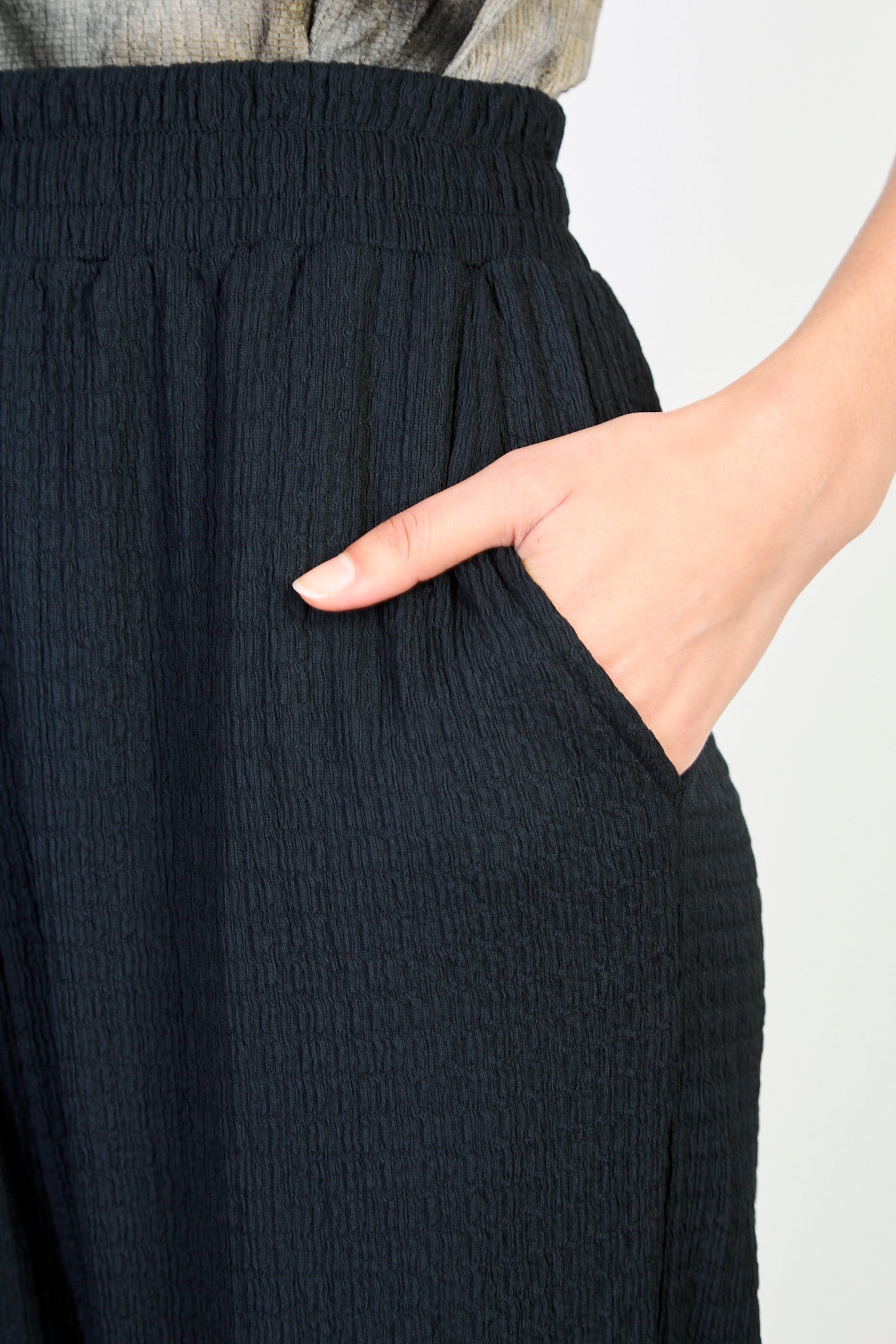 Black textured trousers_3