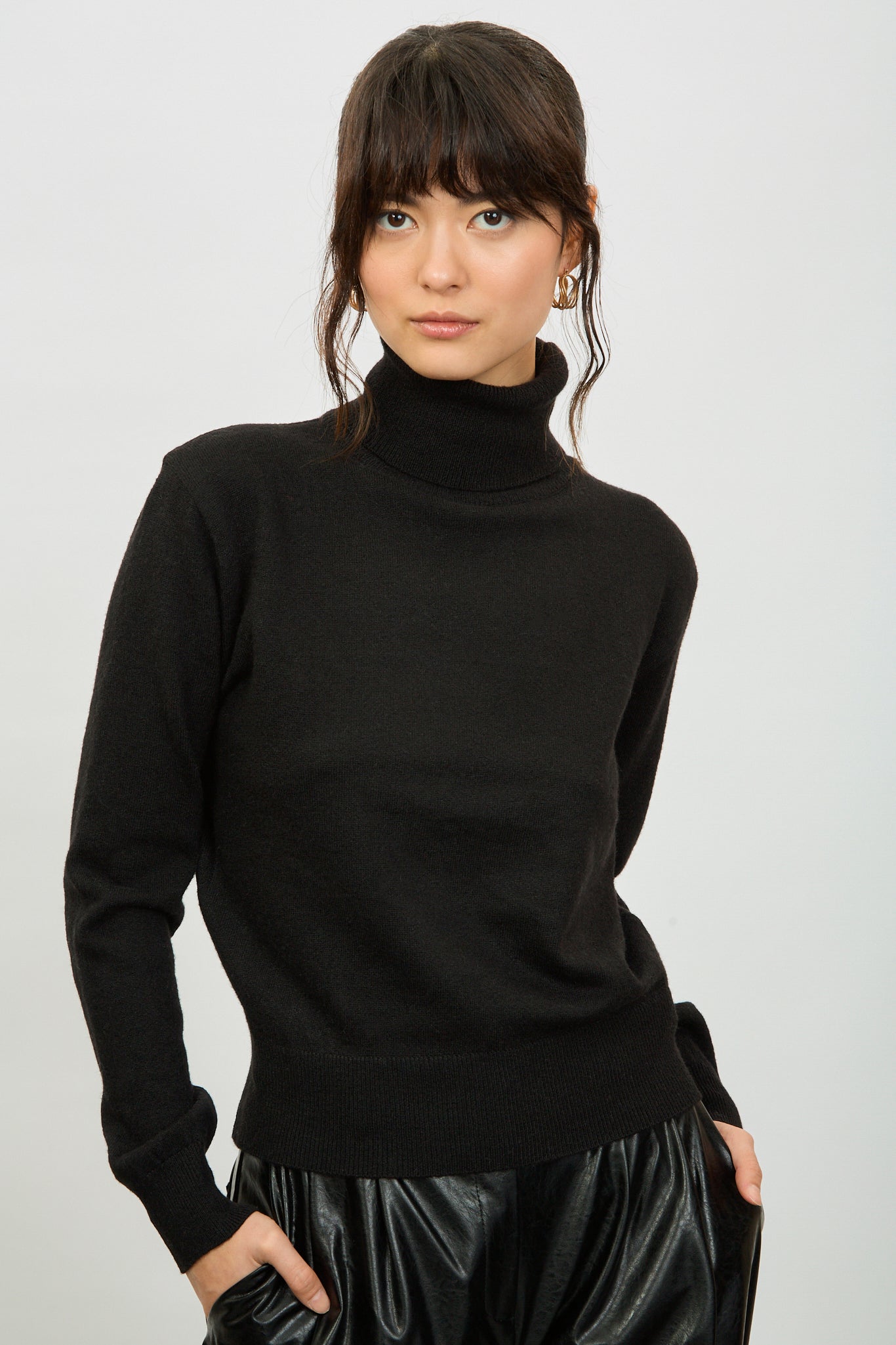 Black thick short knit turtleneck_1