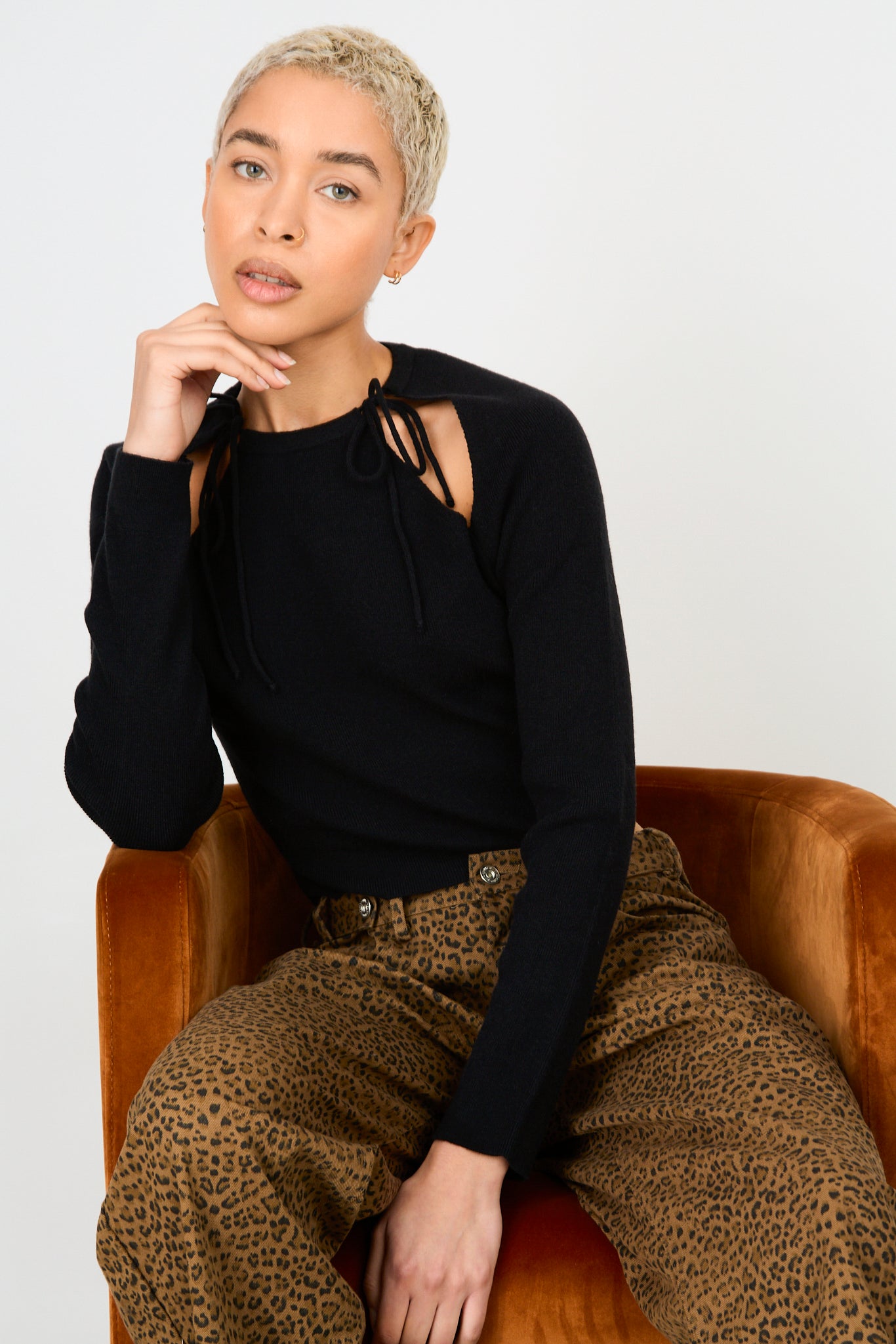 Black tied double slit knit top_5