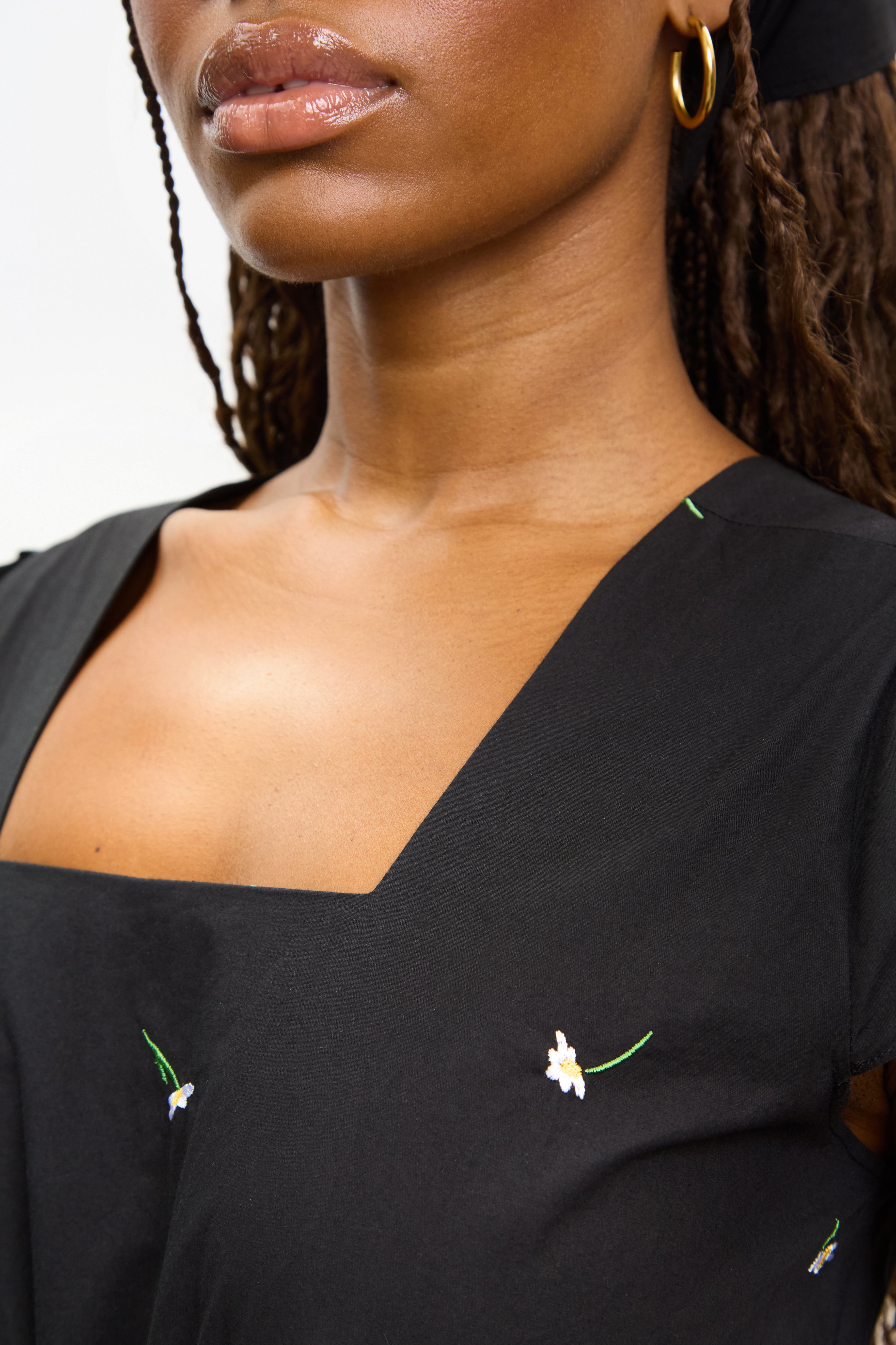 Black tiny embroidered flower dress_4