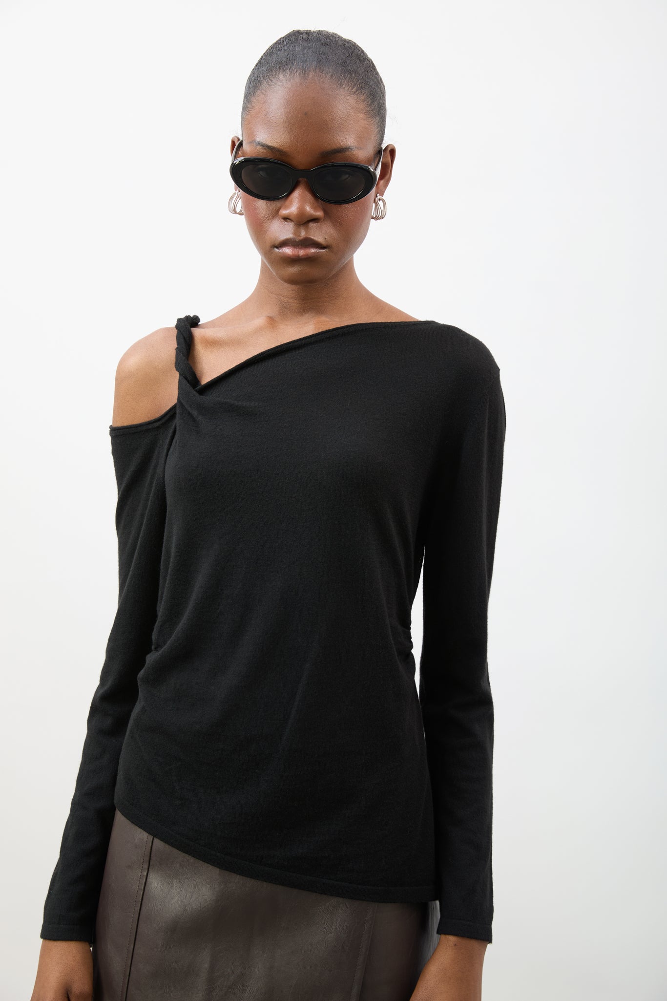 Black twist shoulder wool blend knit top_2