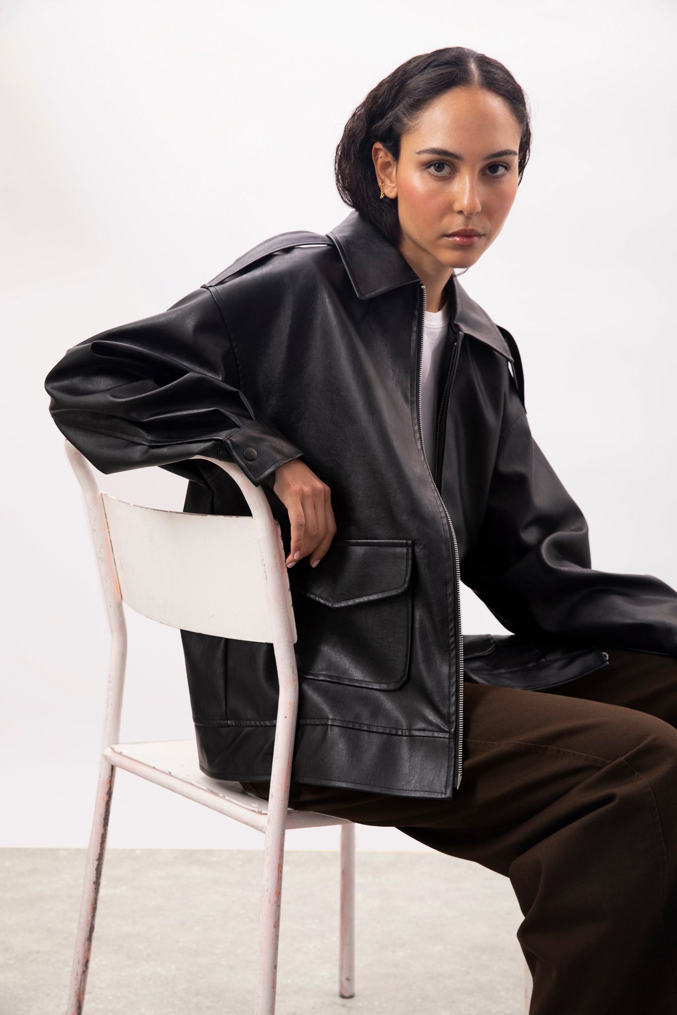 Black vegan leather long oversized jacket_7