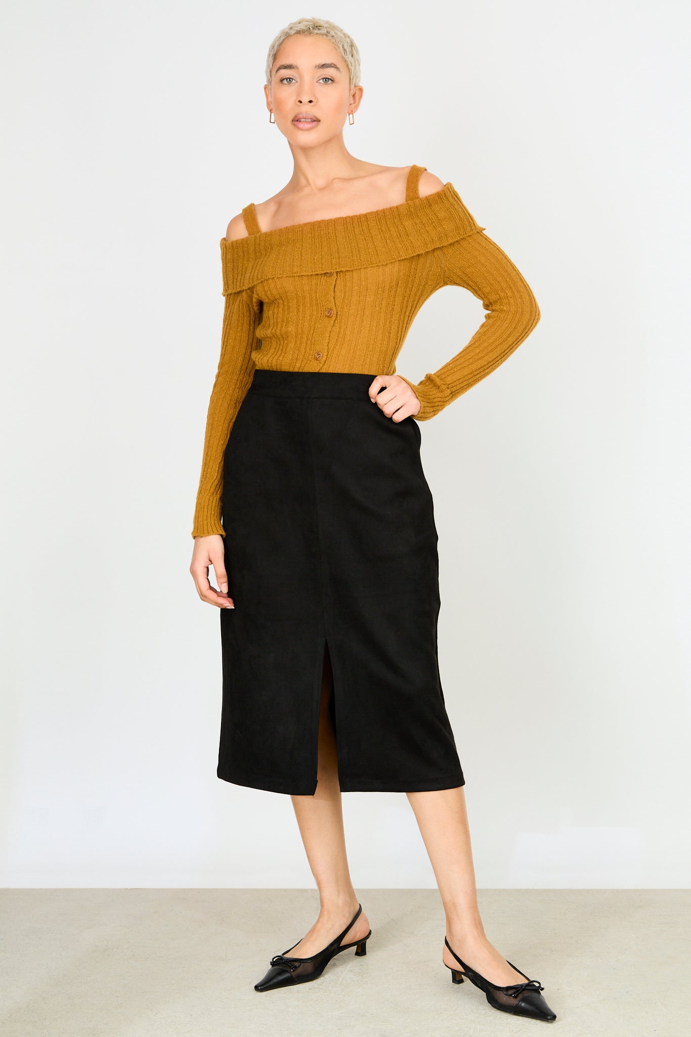 Black vegan suede side pocket straight fit skirt_4
