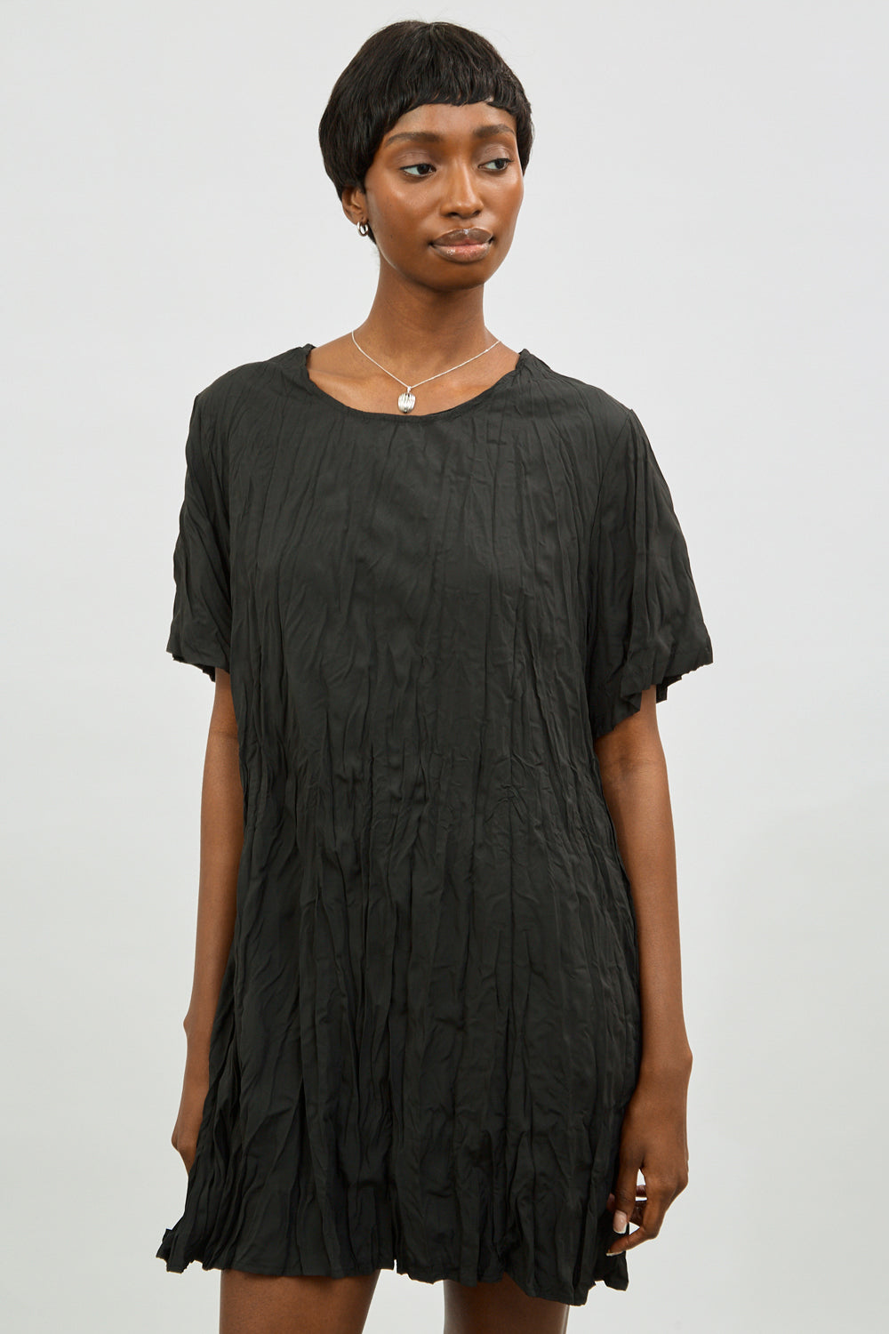 Black wrinkled simple short sleeved dress_3