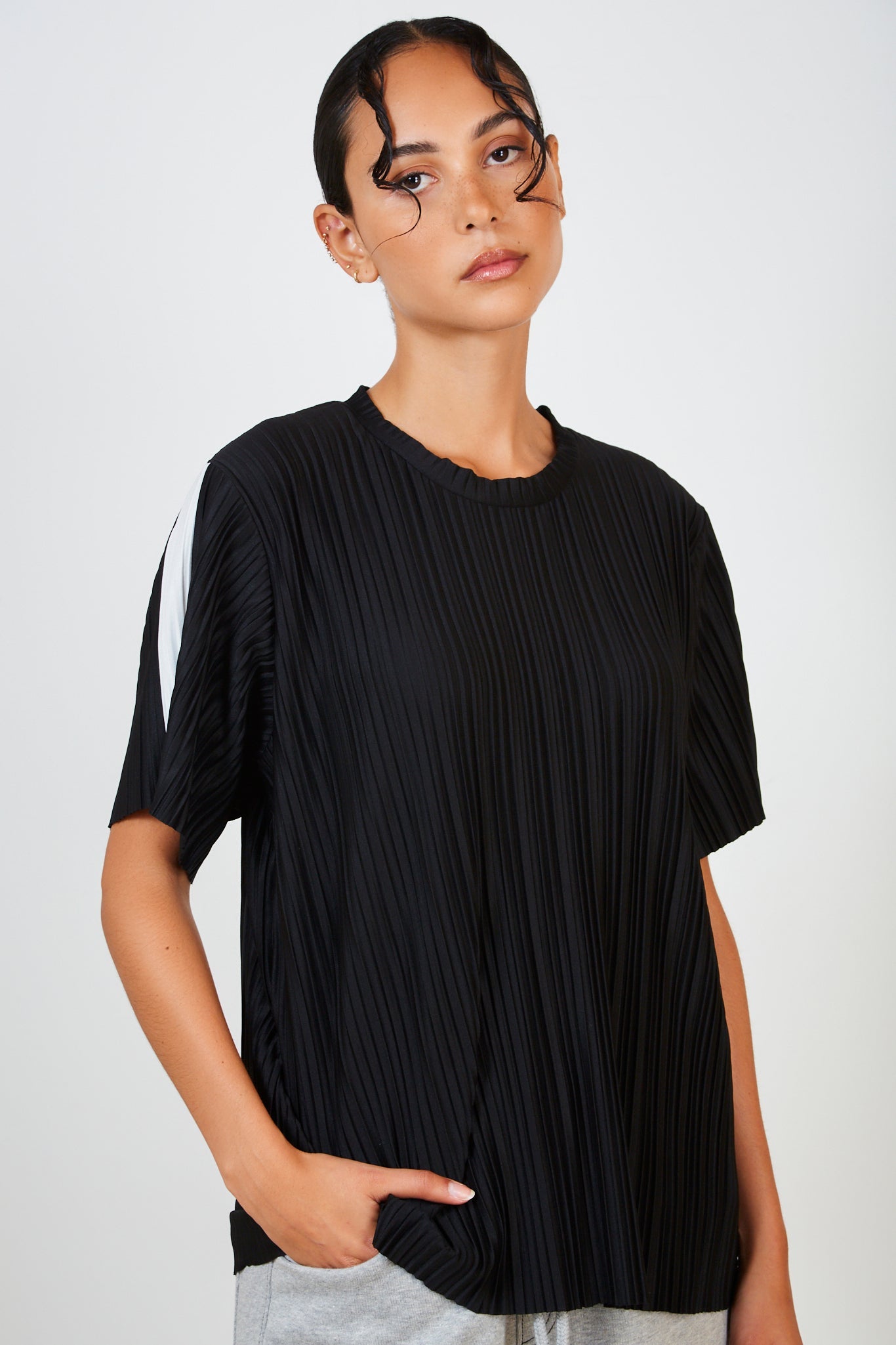 Black and white side strip ribbed tee_1