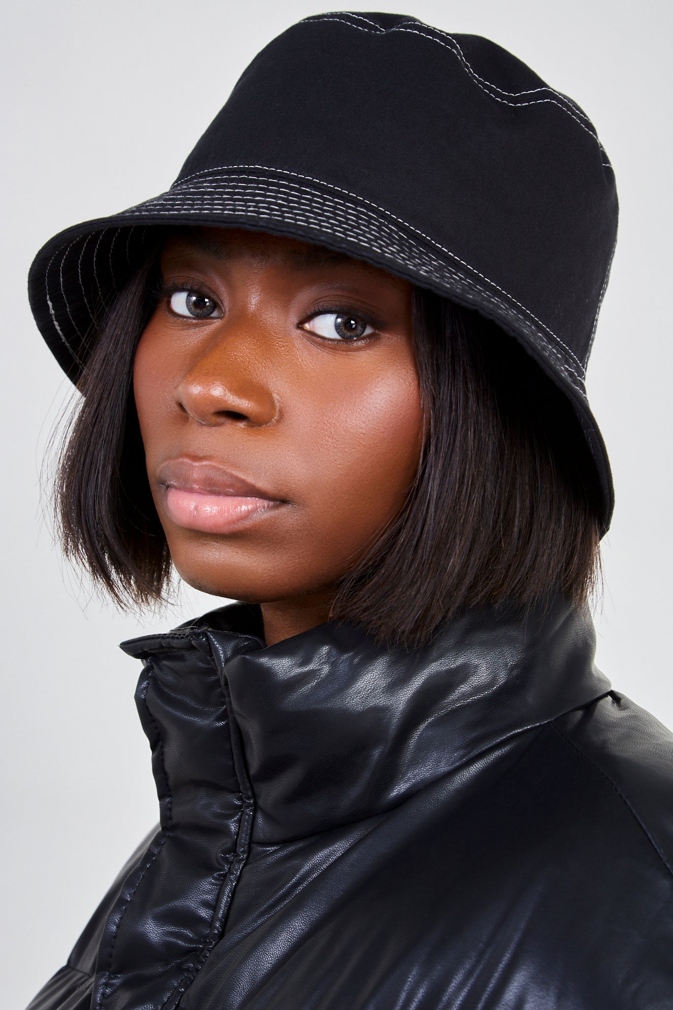 Black and white stitch bucket hat_3