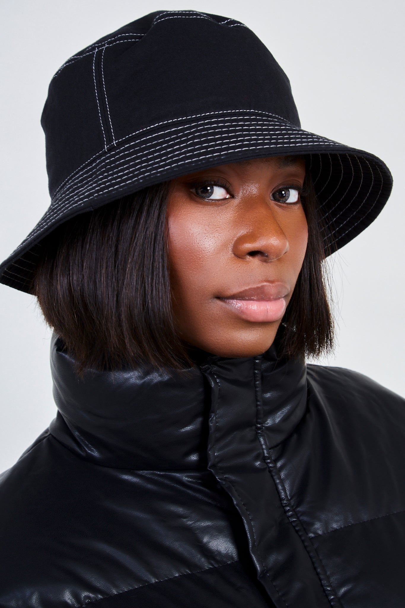 Black and white stitch bucket hat_4