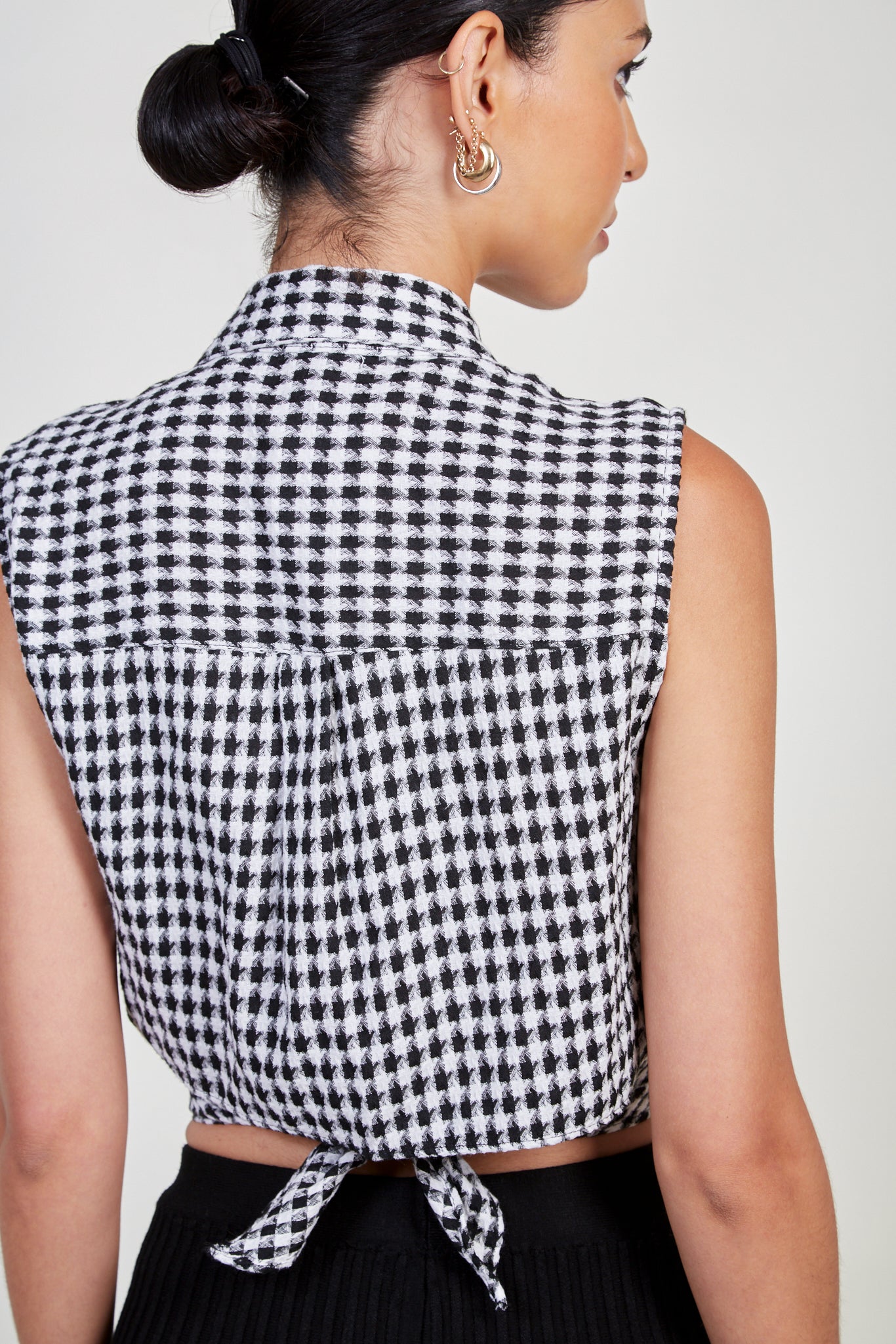 Black and white tie front shirt_3