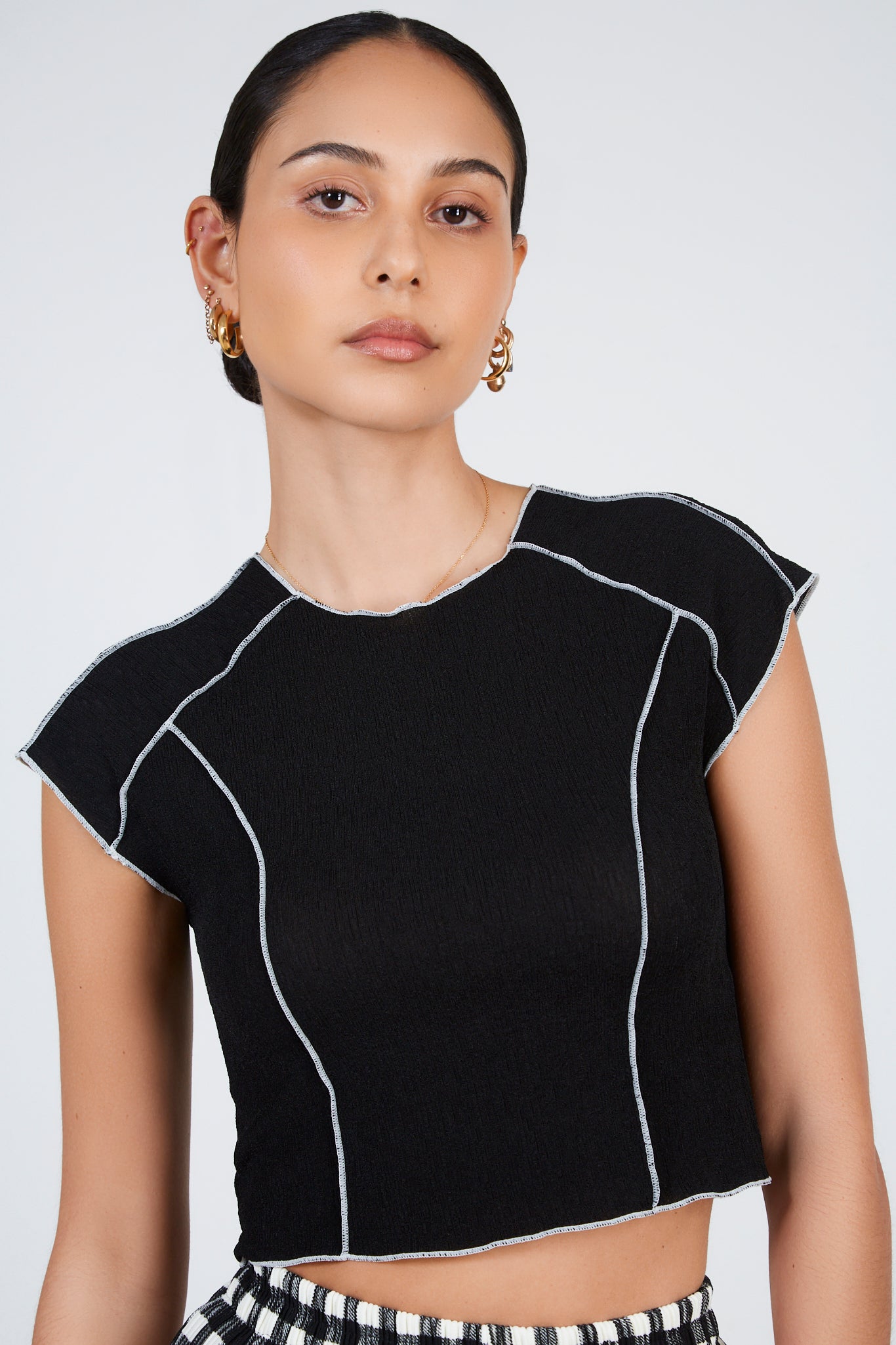 Black and white trim tee_2