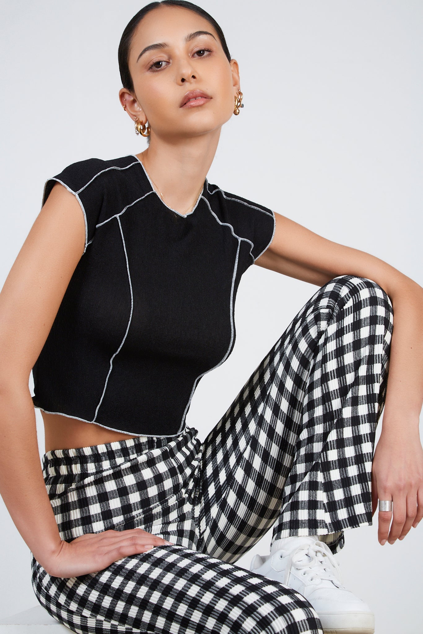 Black and white trim tee_5